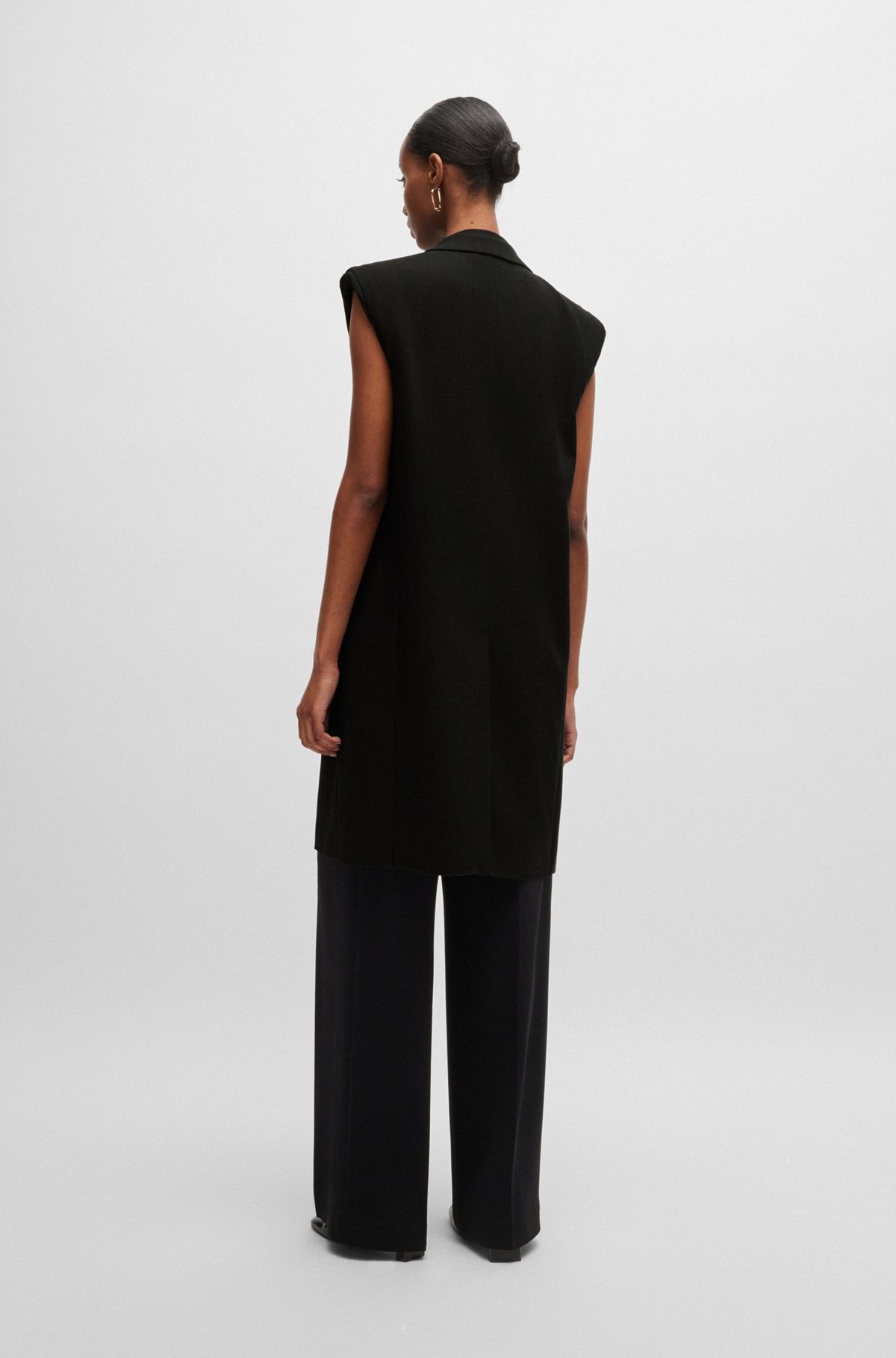 SLEEVELESS JACKET WITH CONCEALED CLOSURE AND SIGNATURE LINING - 4