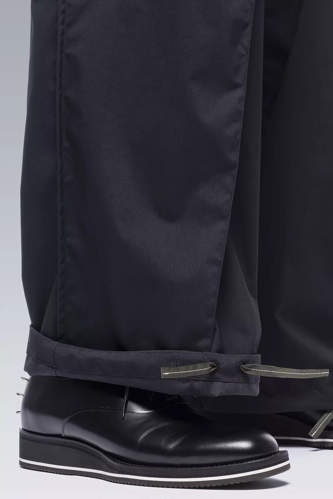 P45A-E Encapsulated Nylon Single Pleat Cargo Trouser Black - 31