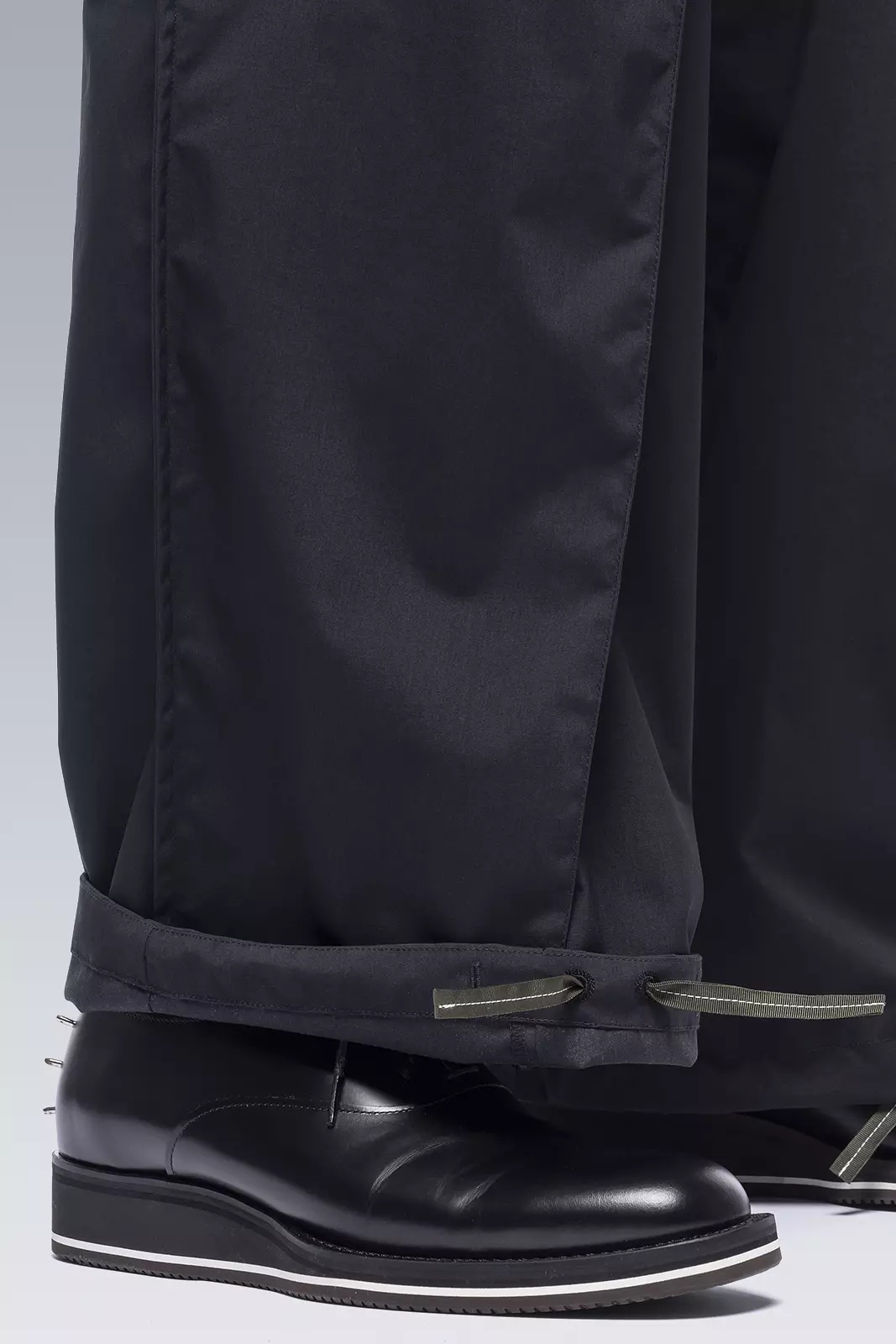 P45A-E Encapsulated Nylon Single Pleat Cargo Trouser - 31