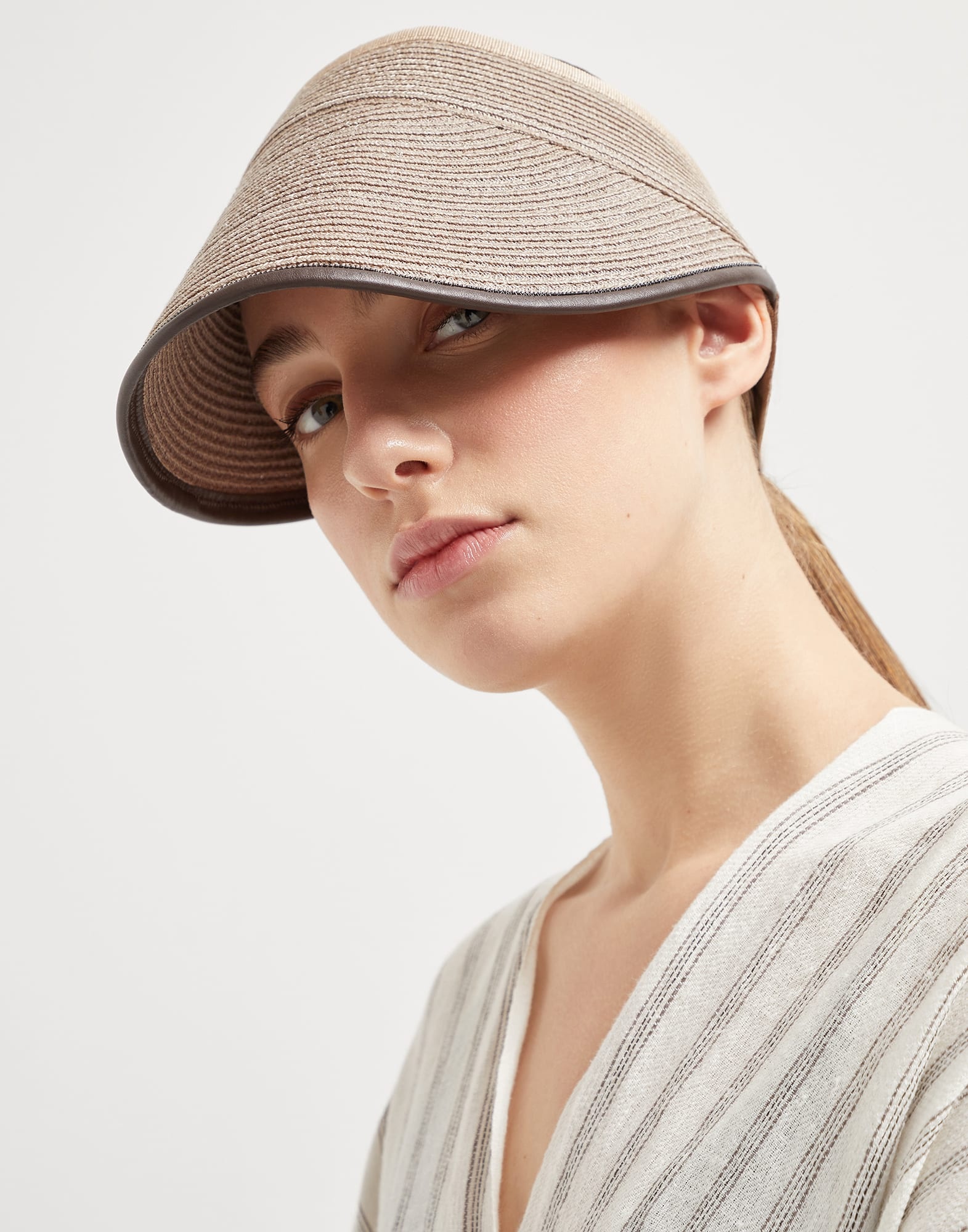 Techno hemp and cotton visor with shiny leather trim - 3