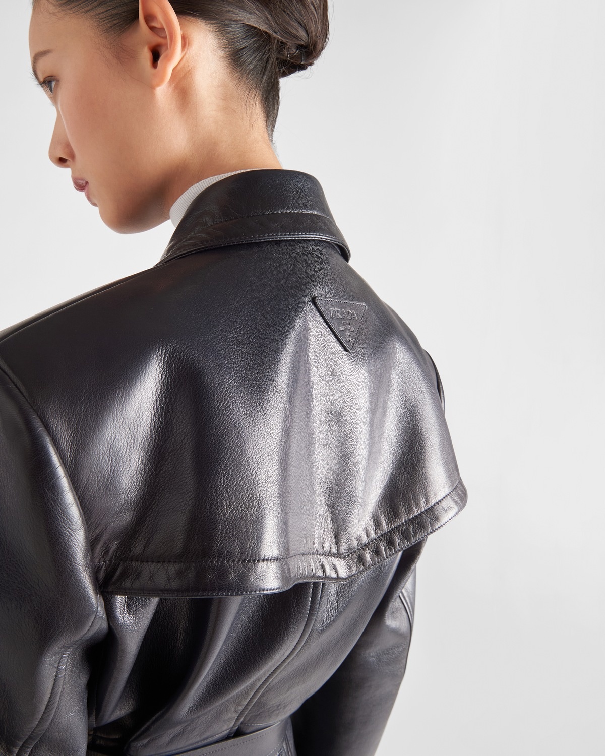 Double-breasted leather trench coat - 4