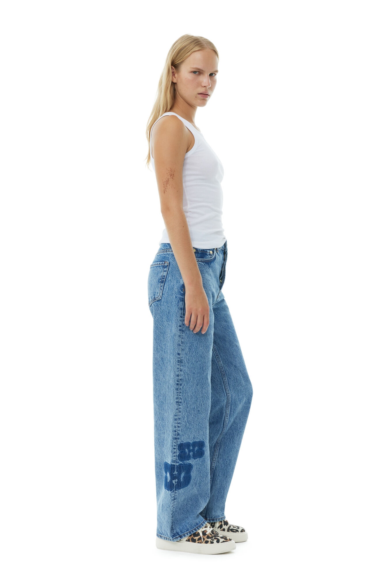 MID BLUE STONE PATCH IZEY JEANS - 4