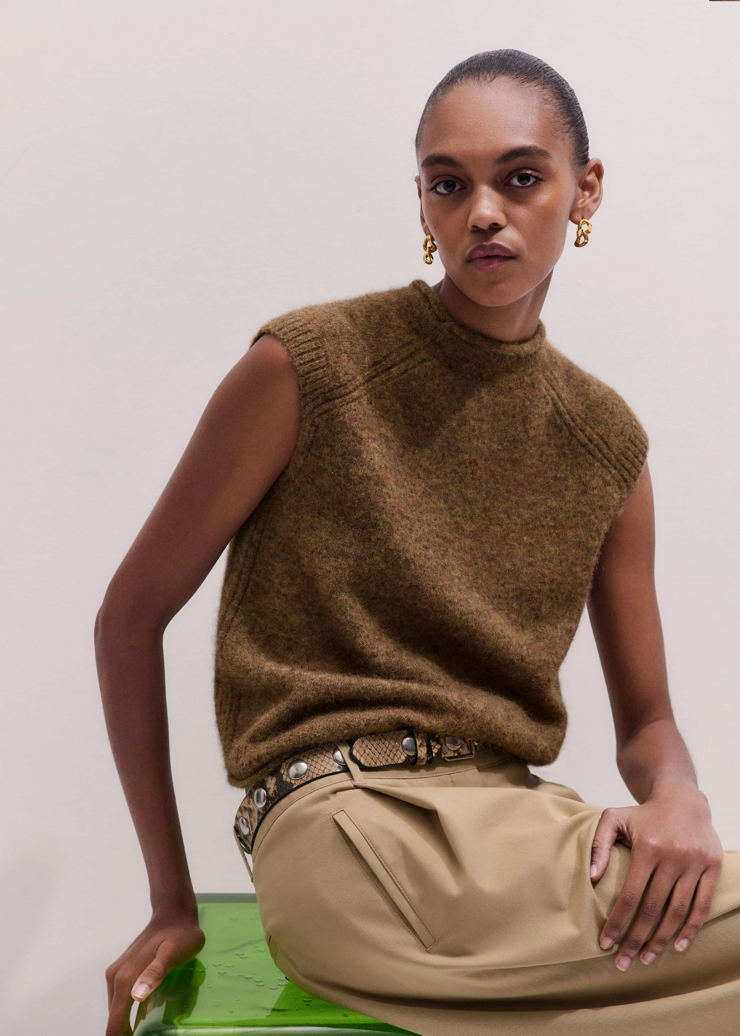 Roll Trim Knit Vest - 1