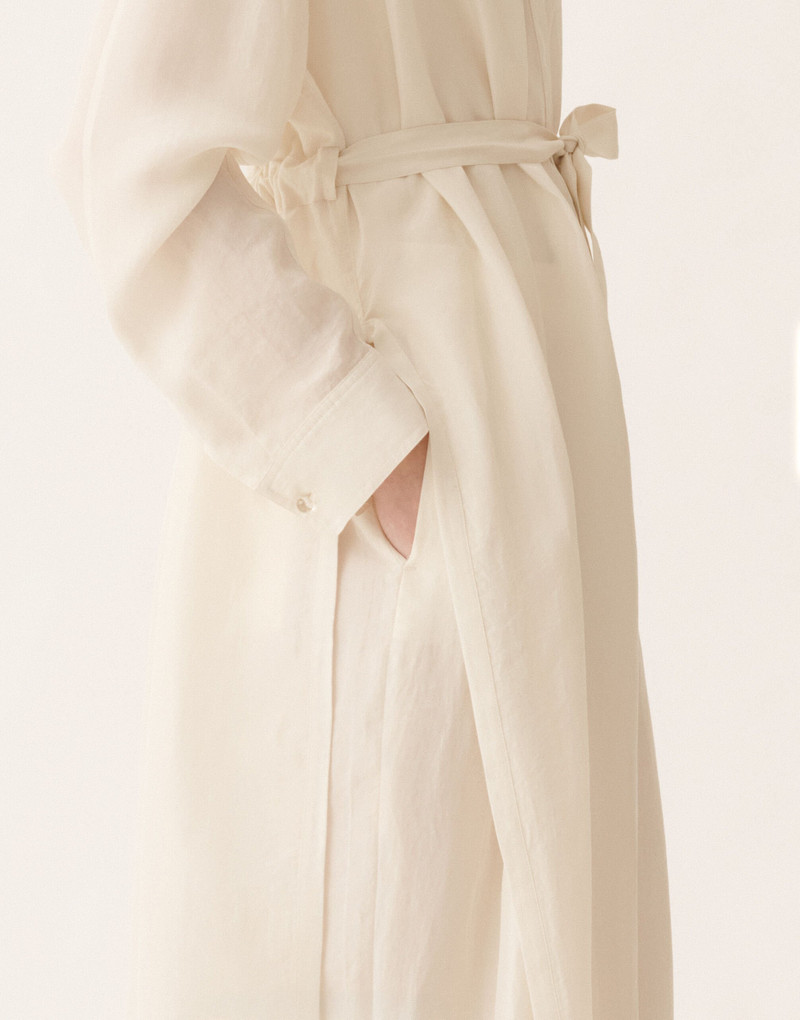 Flowy blouse in butter 5