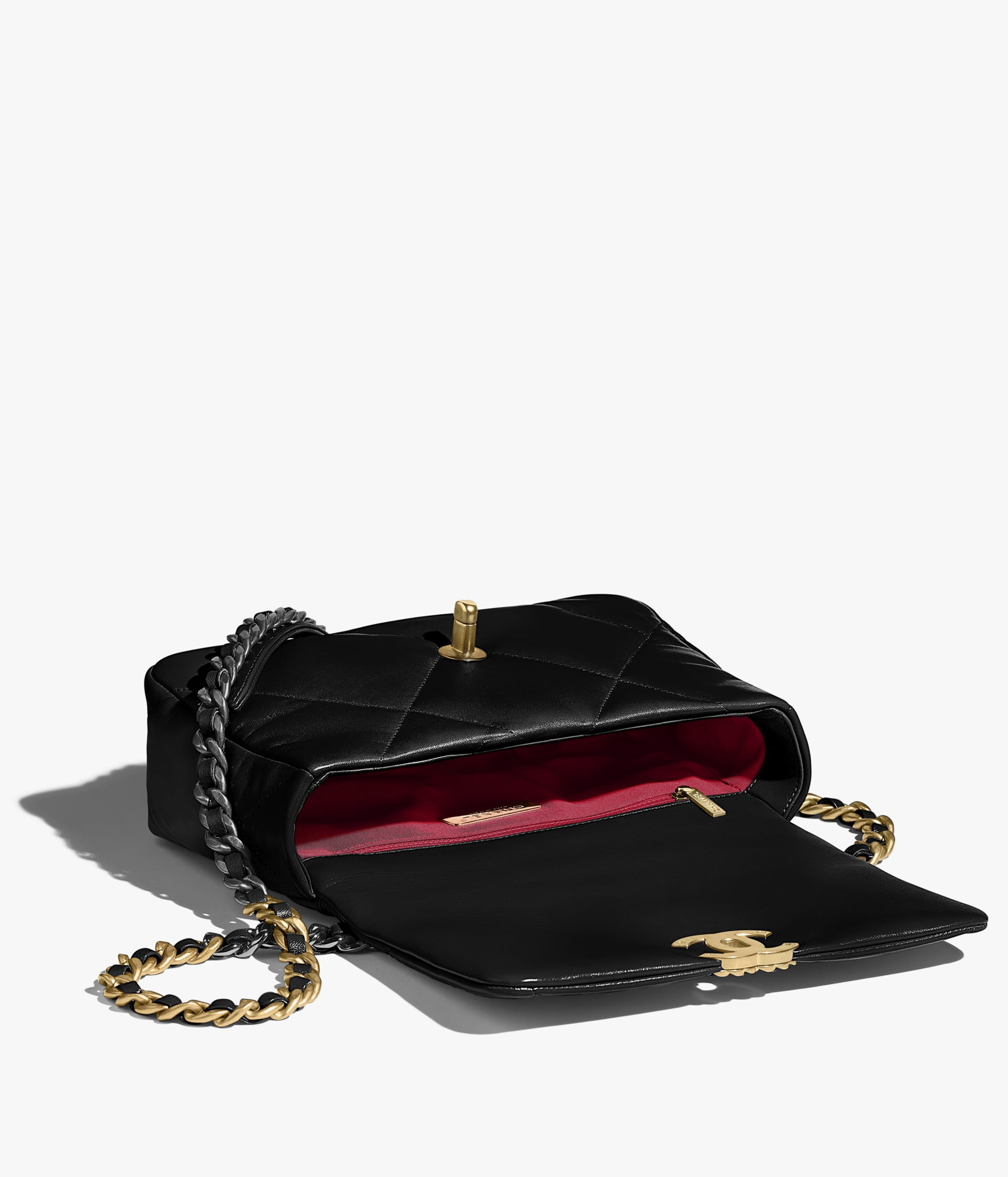CHANEL 19 Handbag - 3