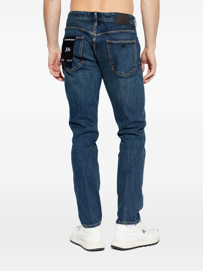 logo jeans 4
