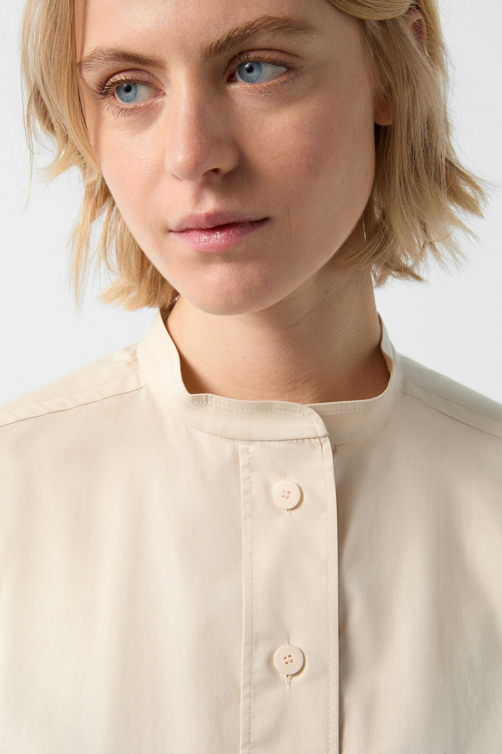 Avril Short-sleeve blouse in Sand - 4