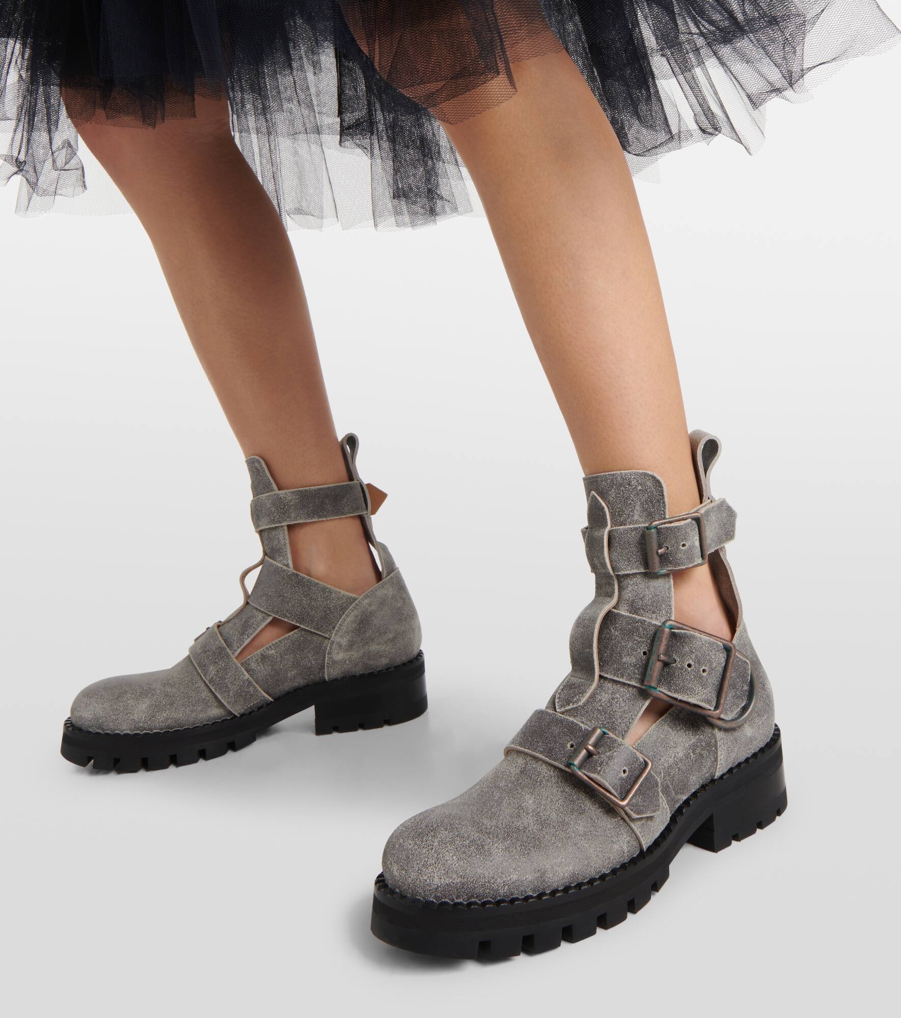 Cut-out leather ankle boots - 4