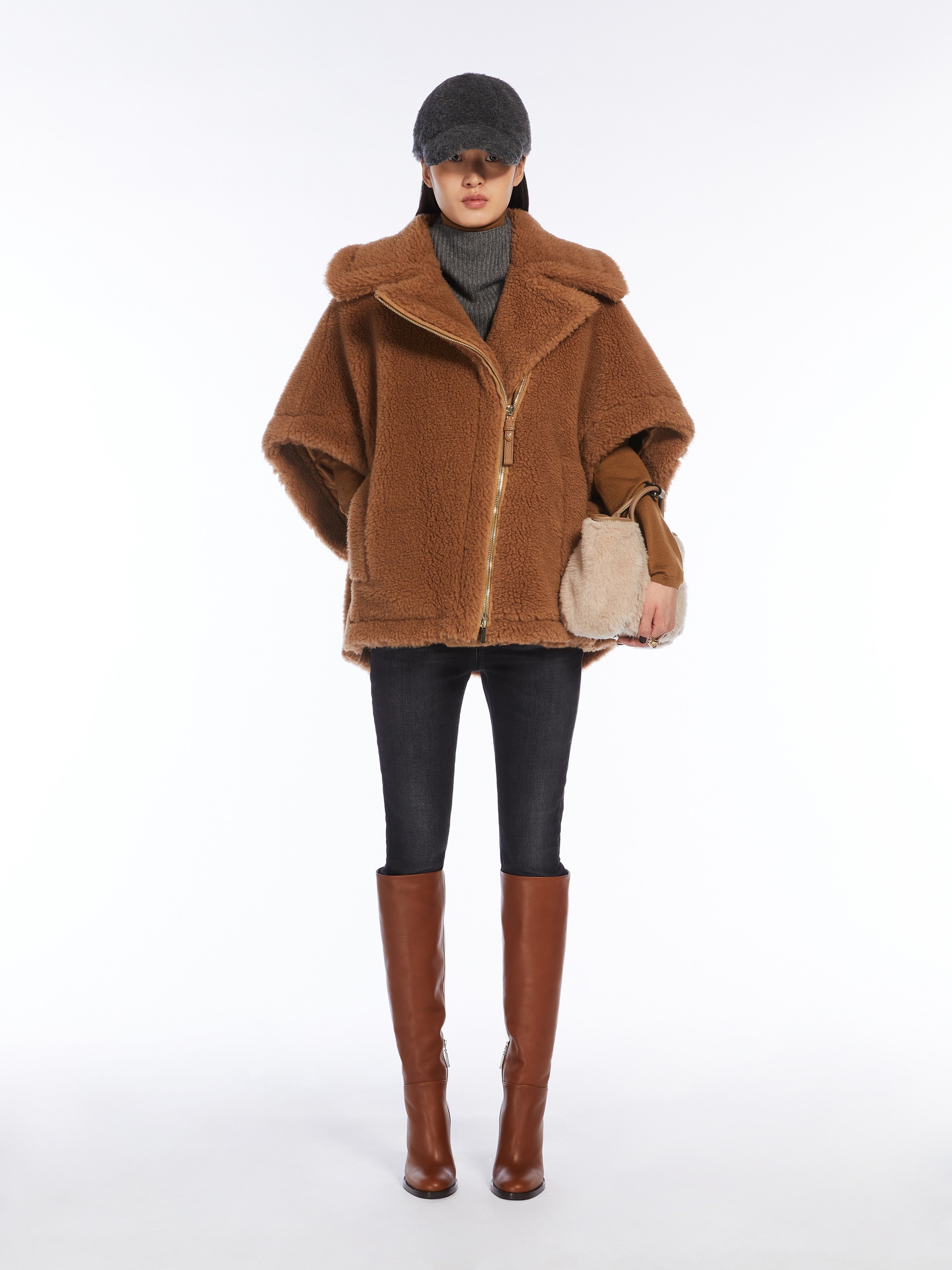 ポンチョ・ケープ Max Mara Biker-Style Wool Cape Max Mara NEWMANTO Biker jacket cape in Teddy fabric | REVERSIBLE