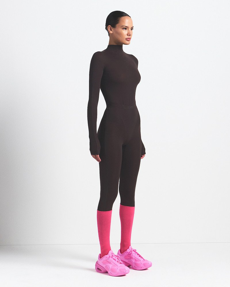 Nike NikeSKIMS Weightless Layers Women's High-Waisted V-Panel Leggings outlook