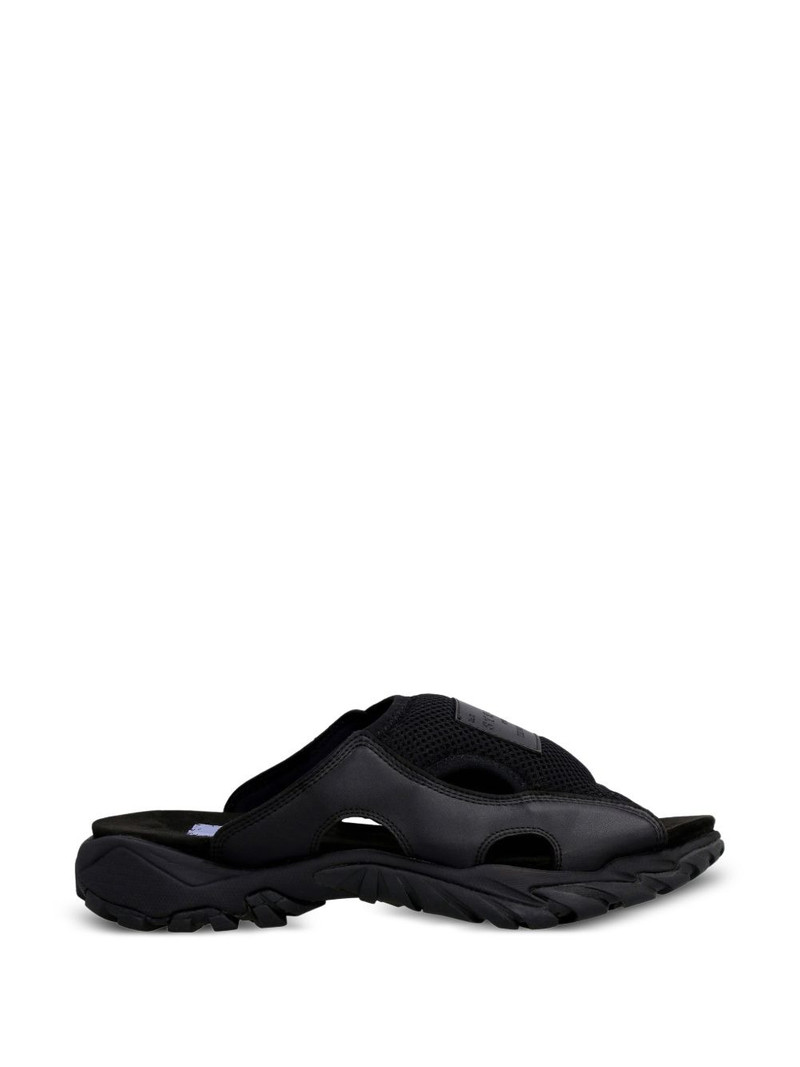 SLIPPERS 1