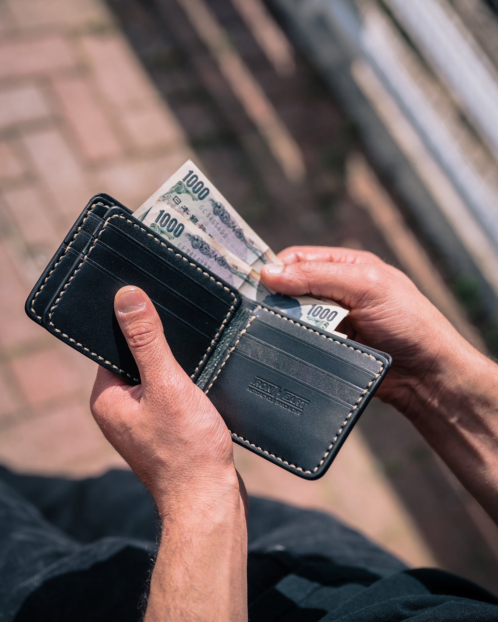 IHG-035-BLK Calf Folding Wallet - Black - 2