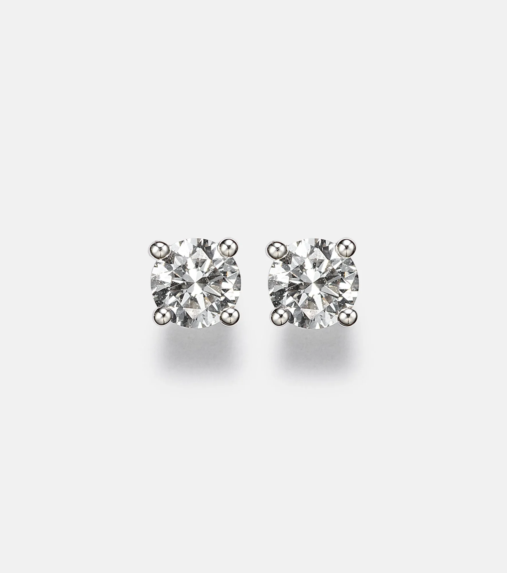 18kt white gold stud earrings with diamonds - 1