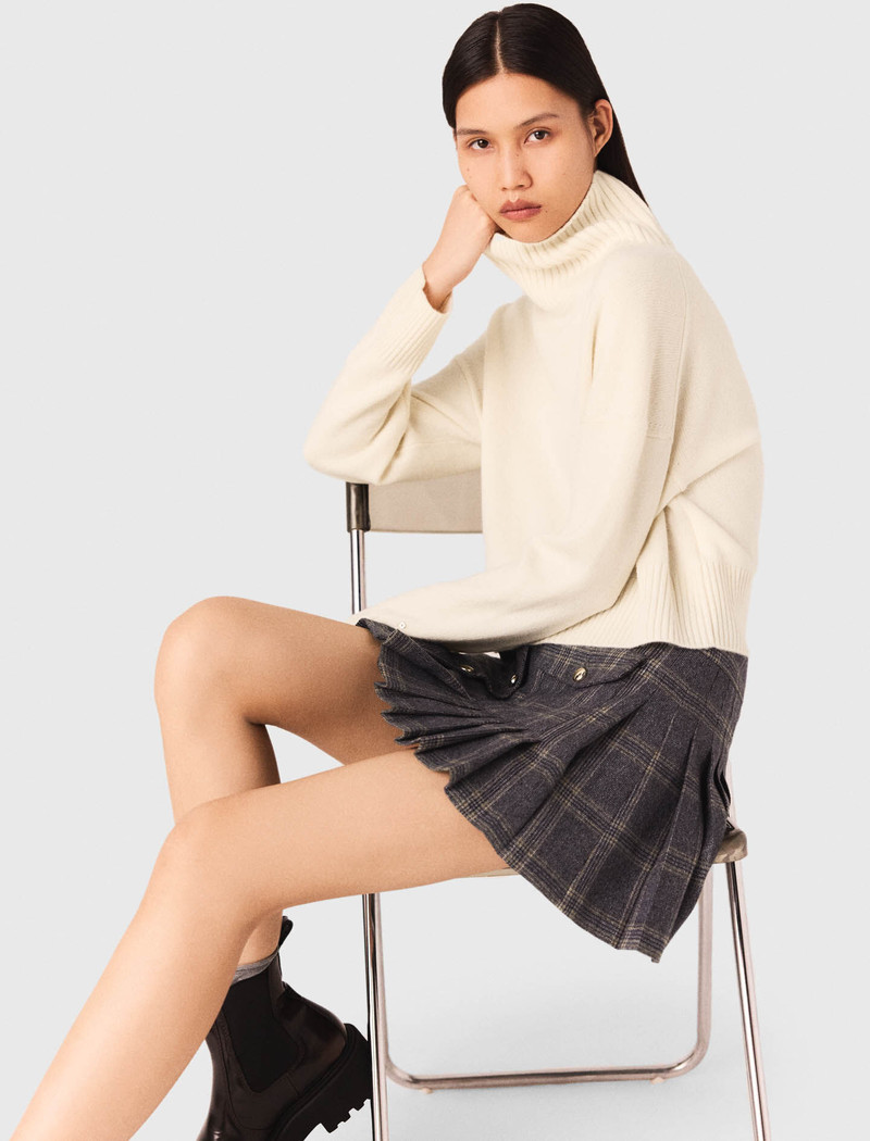 High-neck cashmere sweater 5
