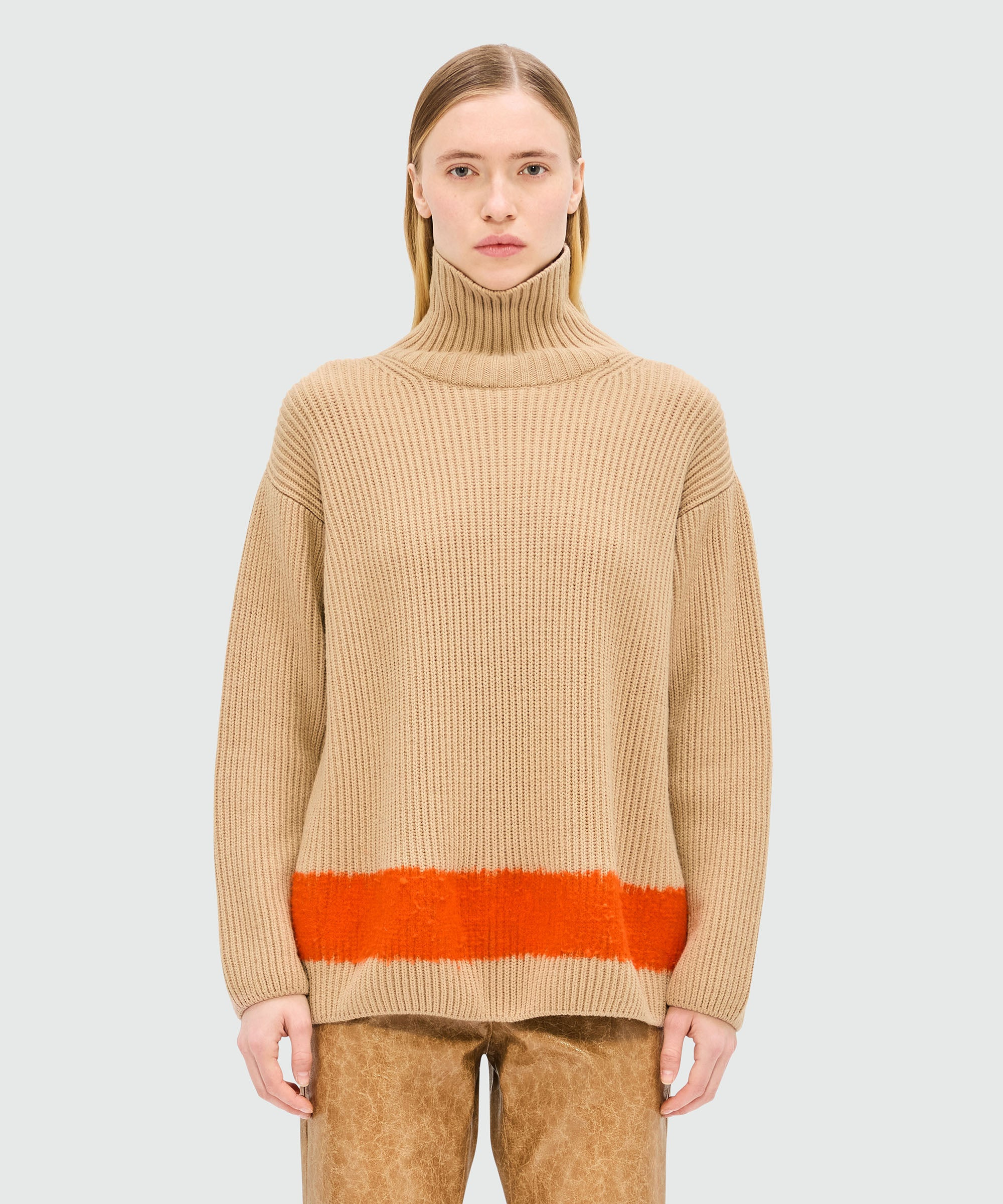 Beige turtleneck sweater with colorblock detail - 2