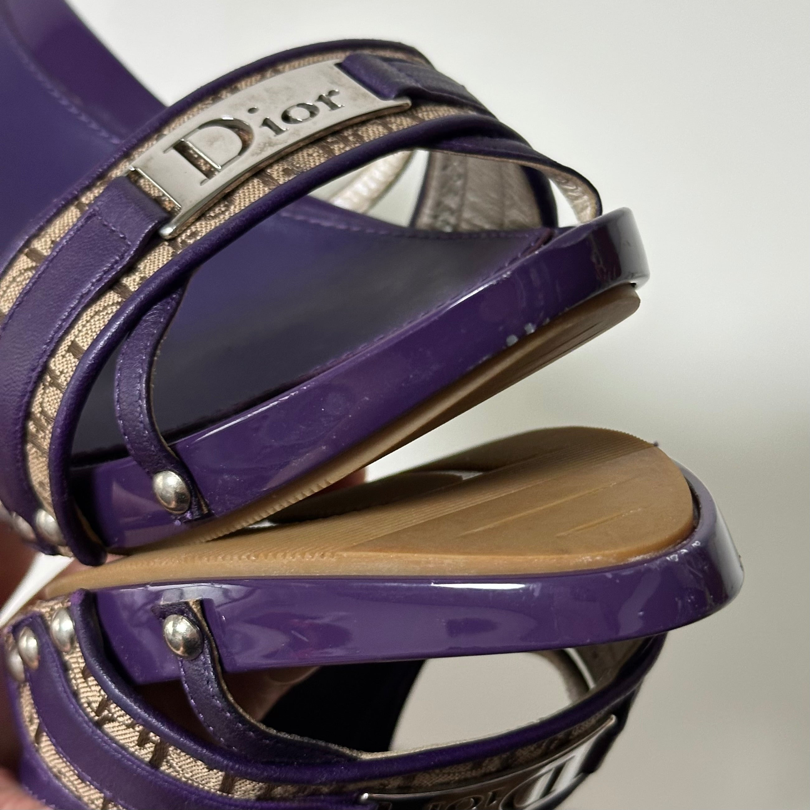 CHRISTIAN DIOR Spring Summer 2005 Diorissimo Street Chic Trotter Sandals - 7
