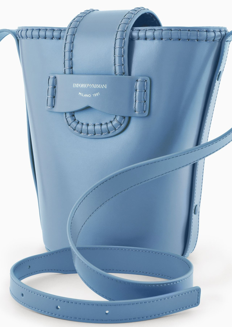 Leather bucket shoulder bag with Icon strap 5