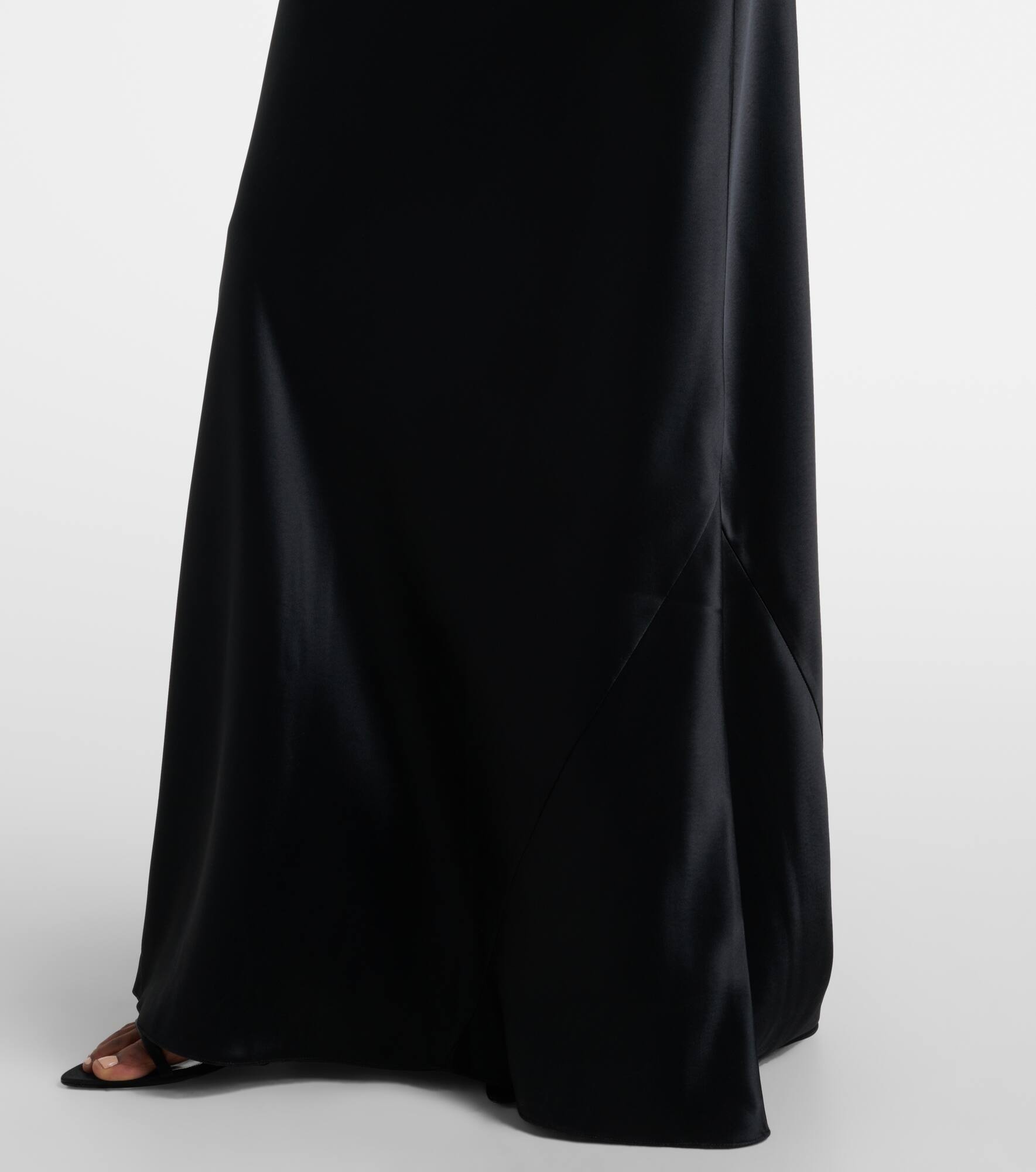 Satin halter neck gown - 5