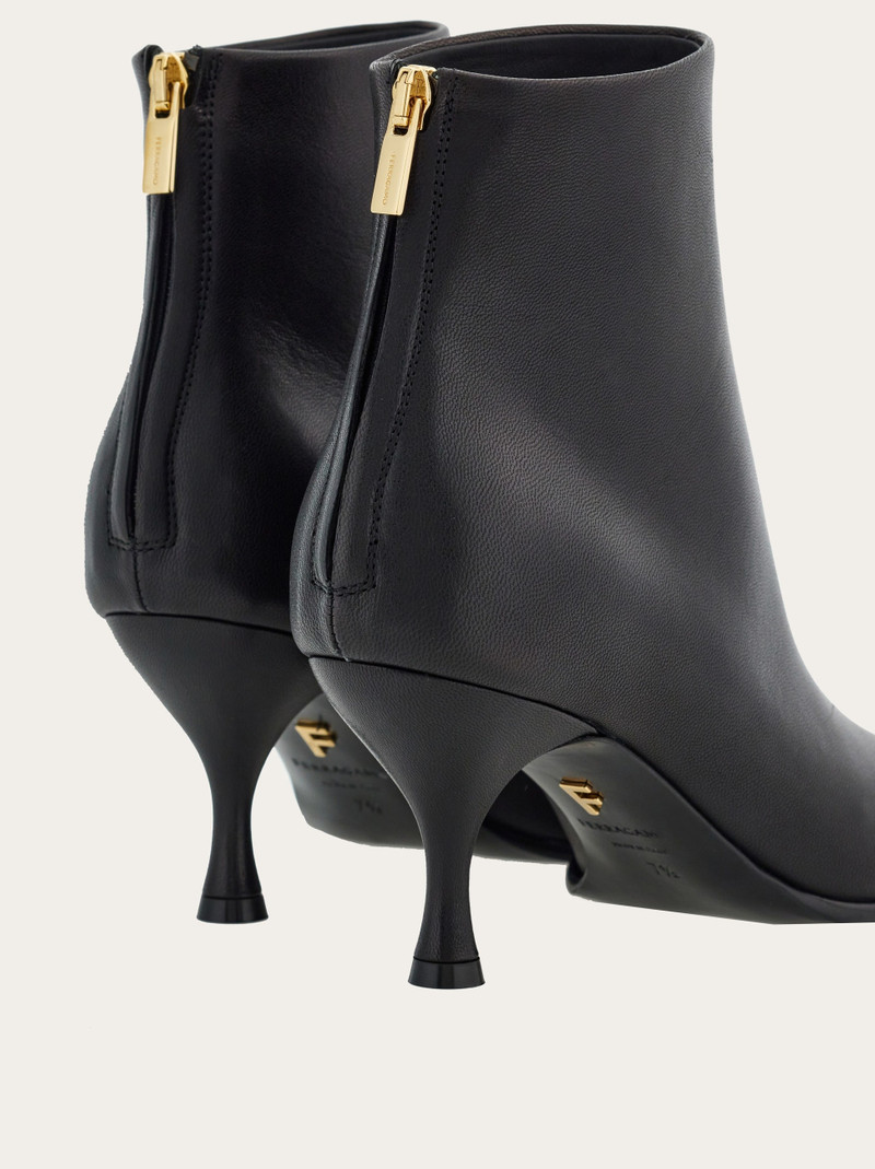 Pointed ankle boot 8