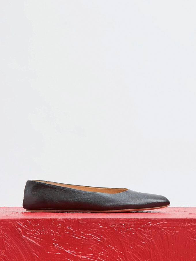 Andre Ballerina Flat Shoe in Black Leather - 2