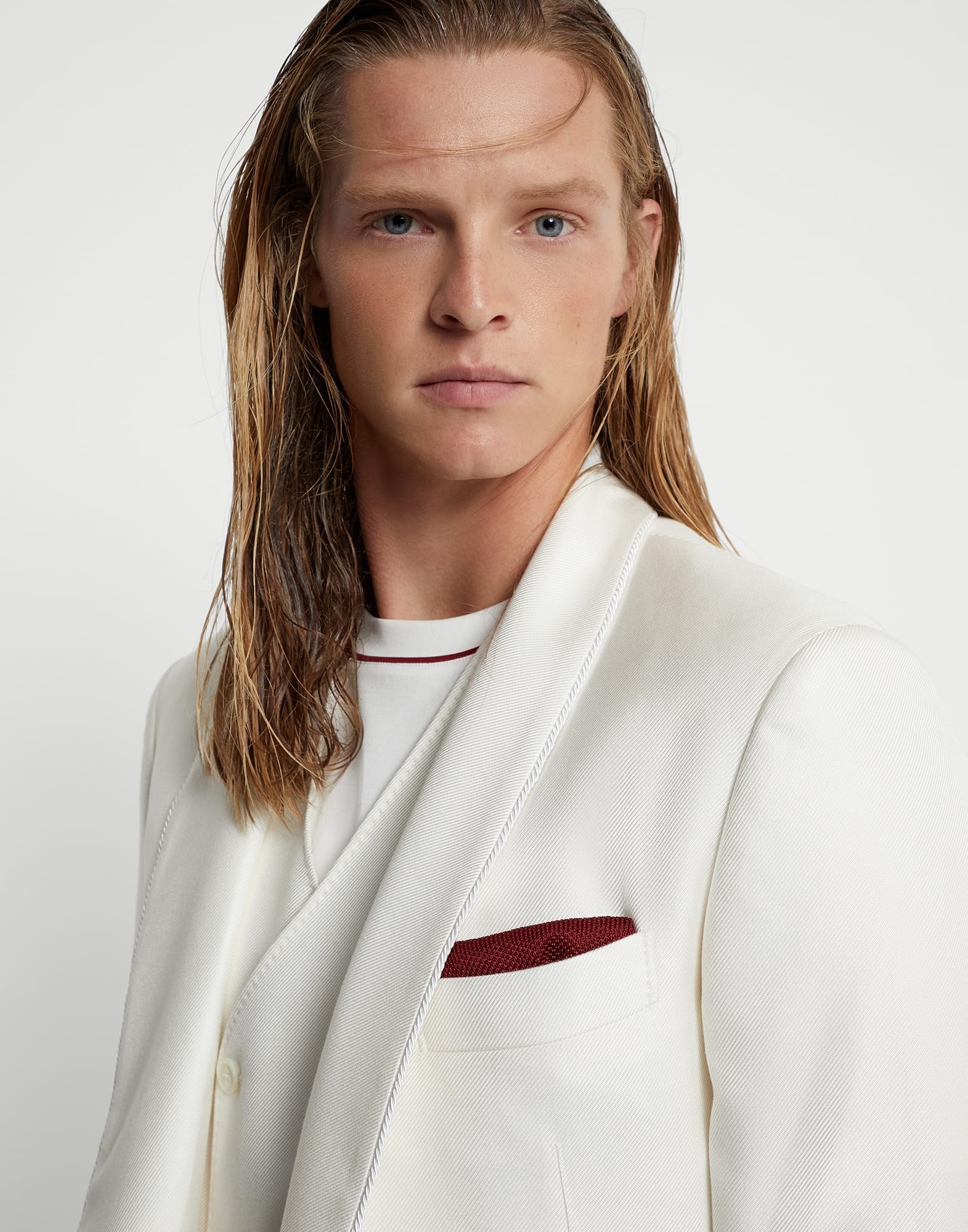Silk knit pocket square with embroidered logo - 3