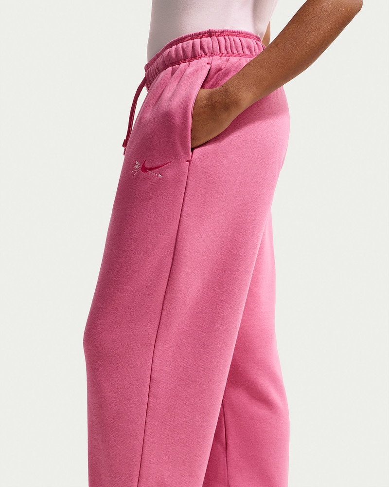 Nike Sportswear Club Fleece Women's Mid-Rise Oversized Sweatpants 3