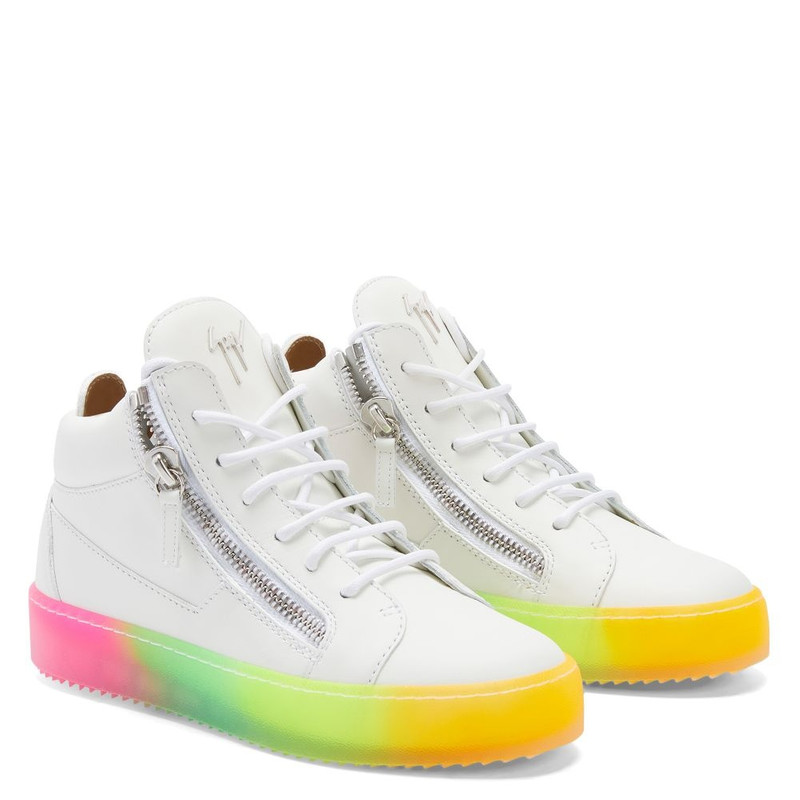 Giuseppe Zanotti Kriss outlook