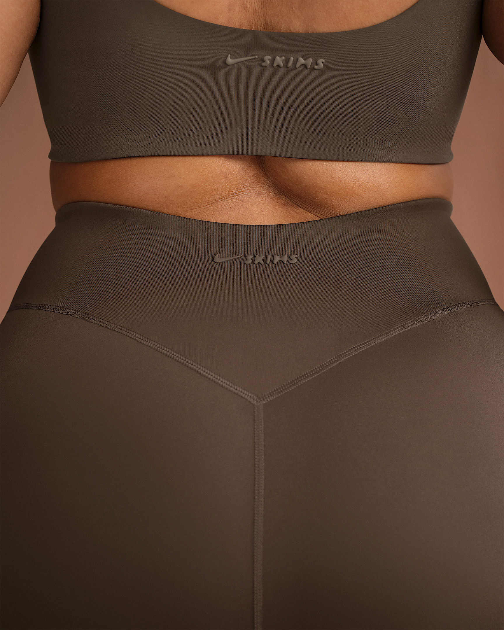 NikeSKIMS Matte Women's High-Waisted Slim Flared Leggings - 10