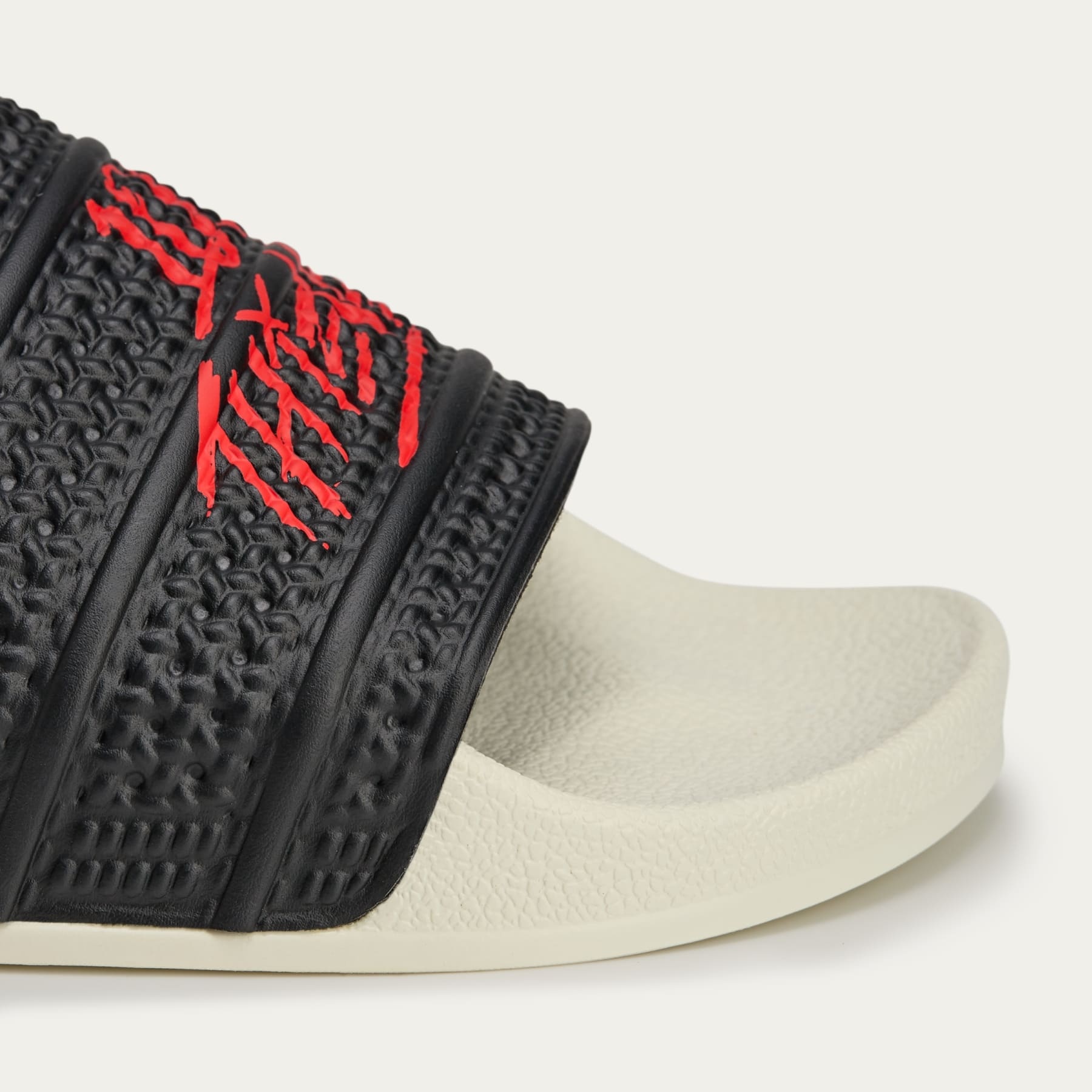 【Adidas x 100 Thieves】 Adilette Core Black Red adidas 100 Thieves Adilette | REVERSIBLE