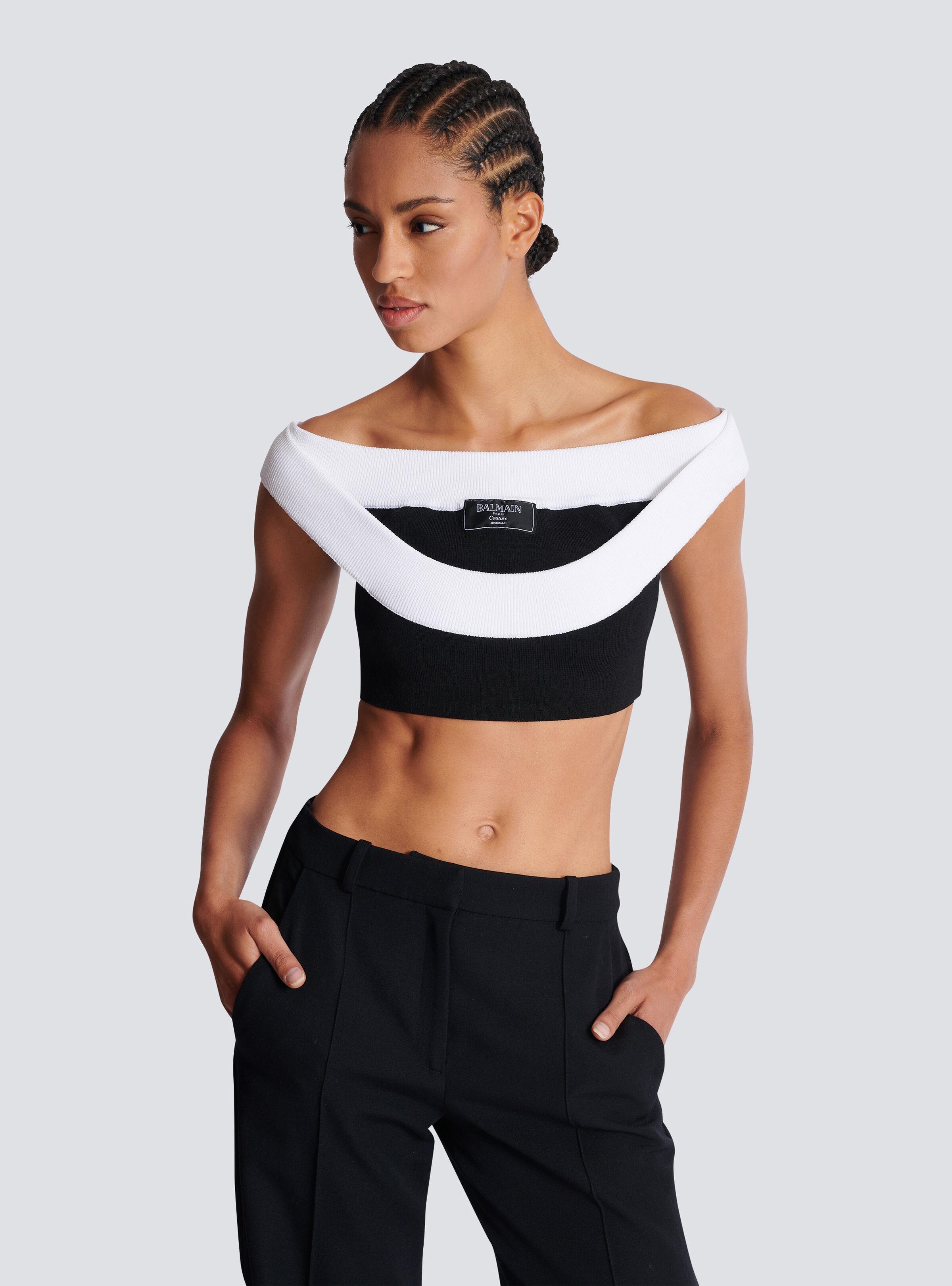 Two-tone knit cropped top with double neckline - 6