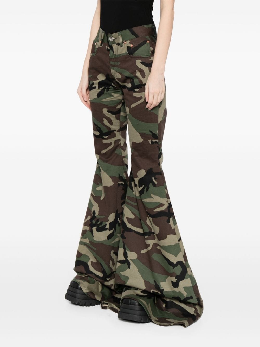 camouflage-print flared trousers - 3