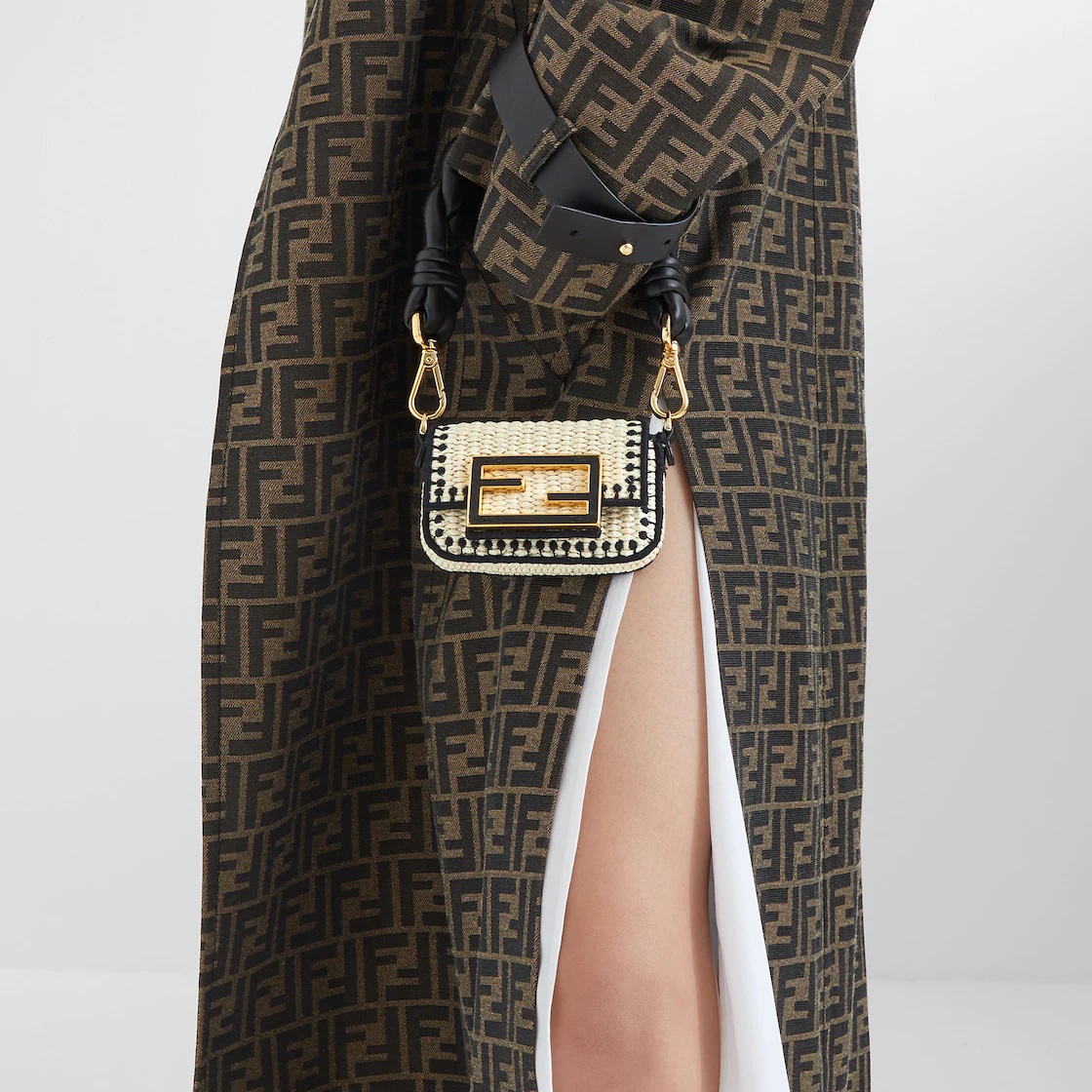 Beige raffia charm - 5