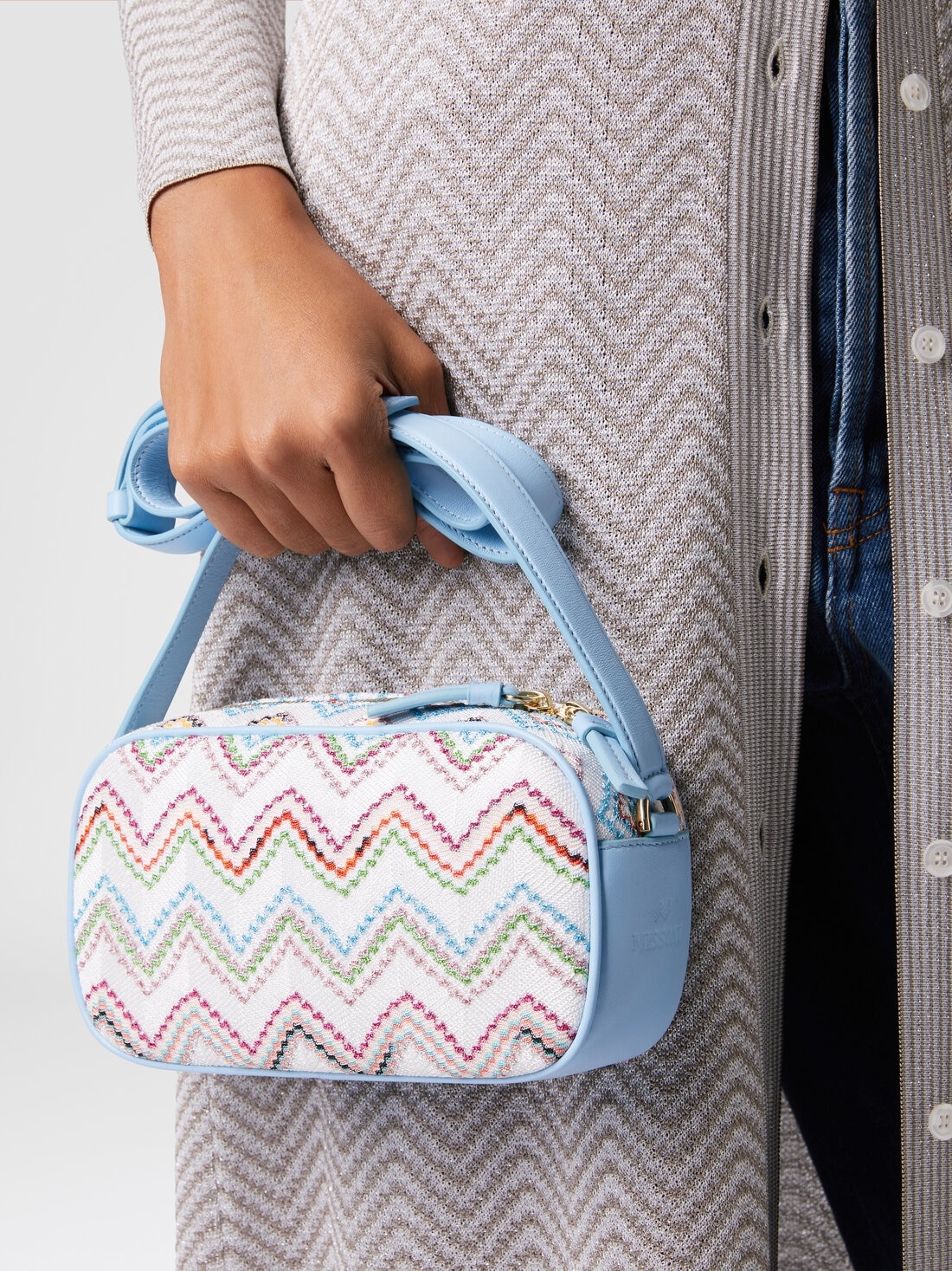 Shoulder bag with zig zag pattern and adjustable strap - 5