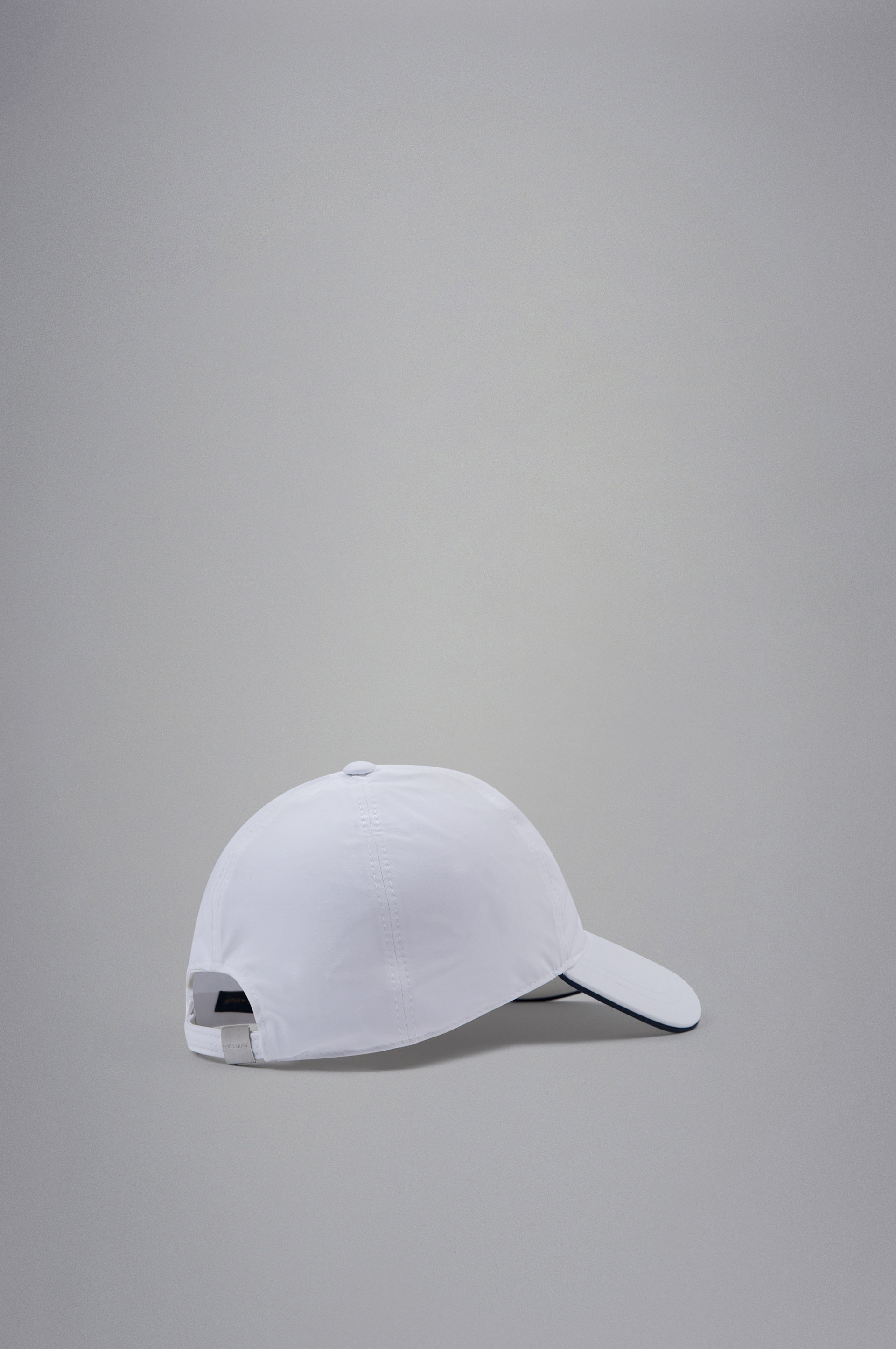 BASEBALL CAP WITH EMBLEM - 3