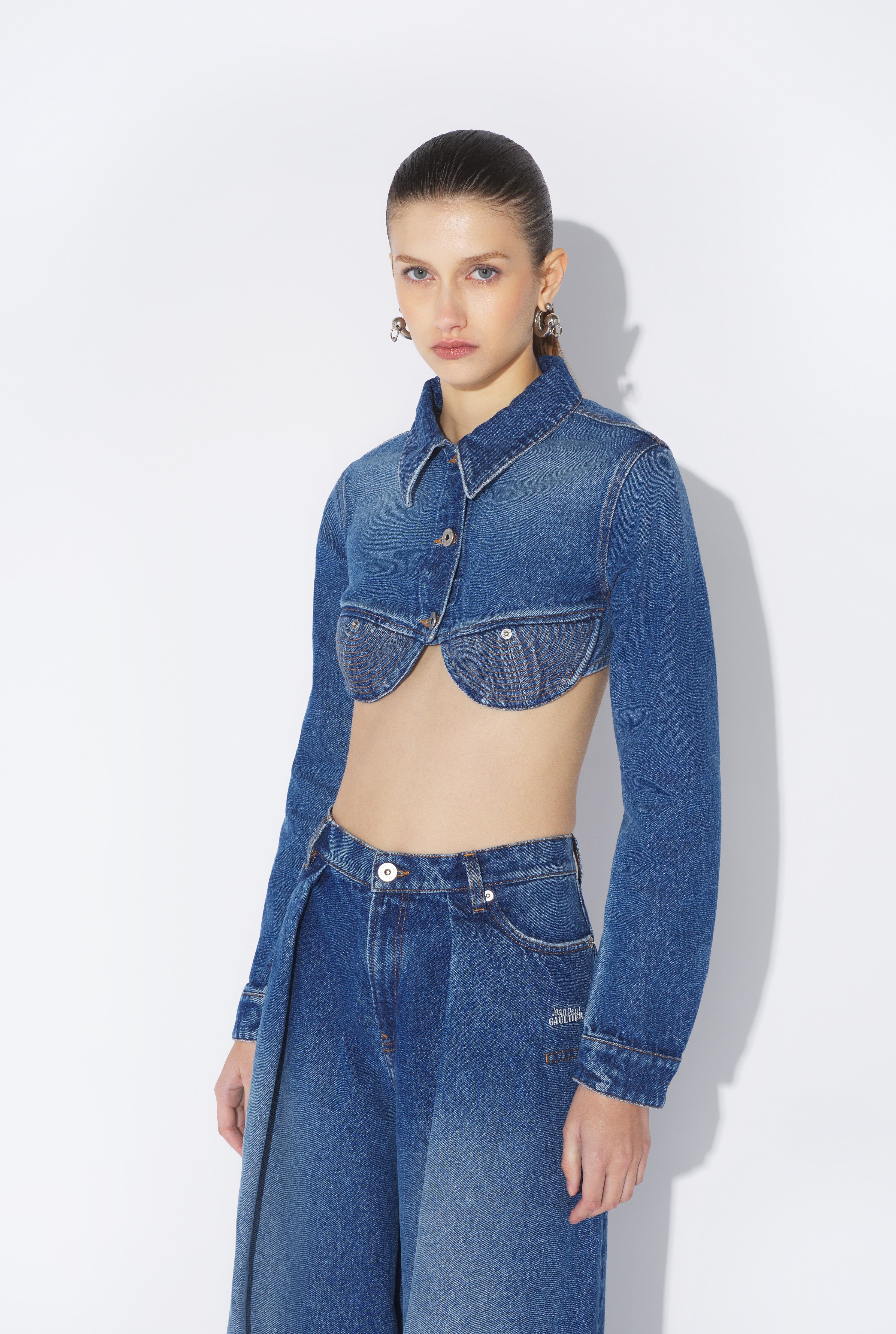 THE CROPPED CONICAL DENIM JACKET - 3