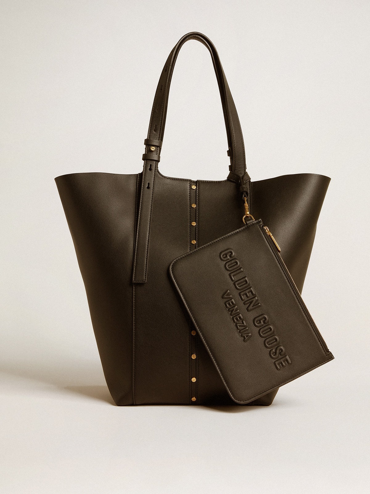 Pouch in black leather with raised logo - 3