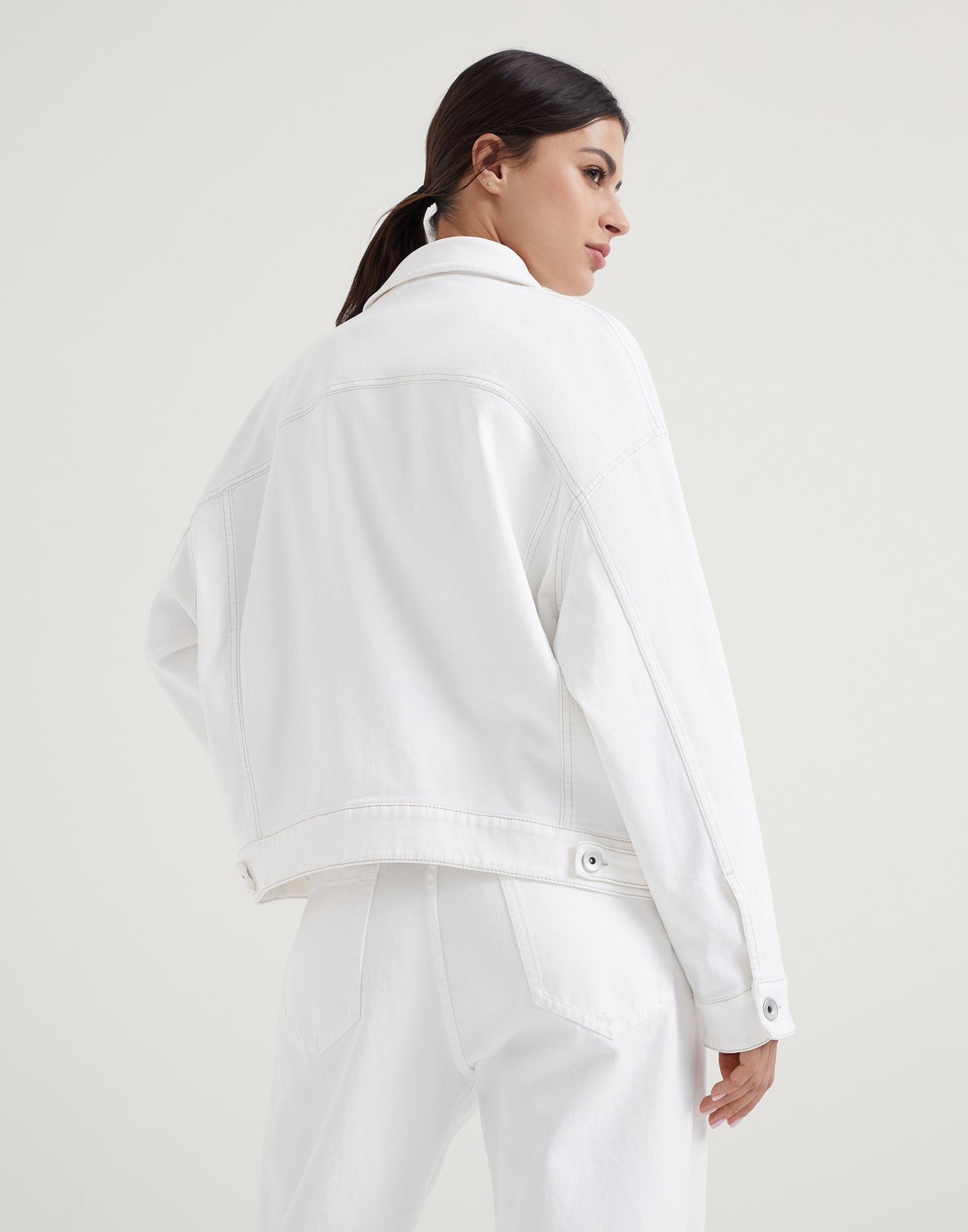 Garment-dyed comfort denim four-pocket jacket with shiny tab - 2