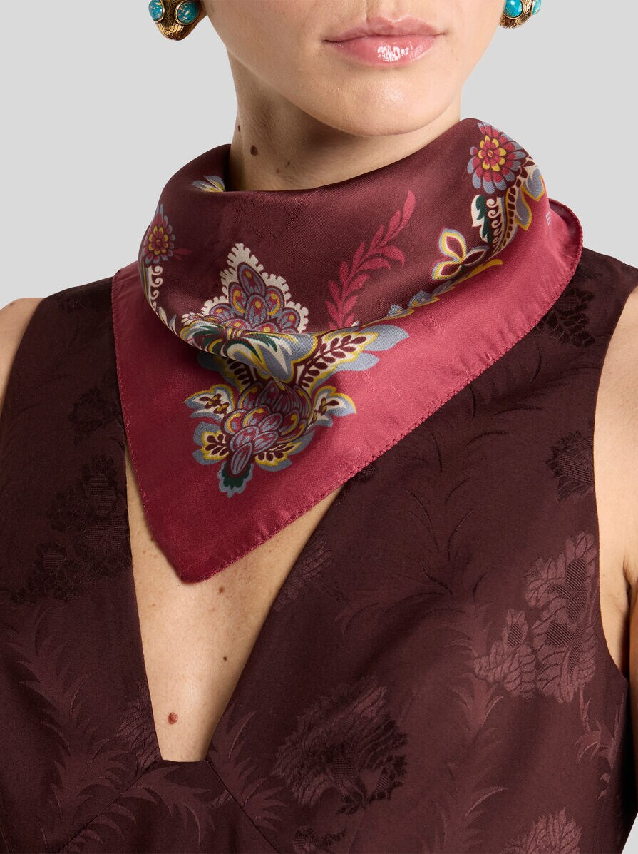 SILK SCARF WITH FLOWER AND BEE MOTIF - 2