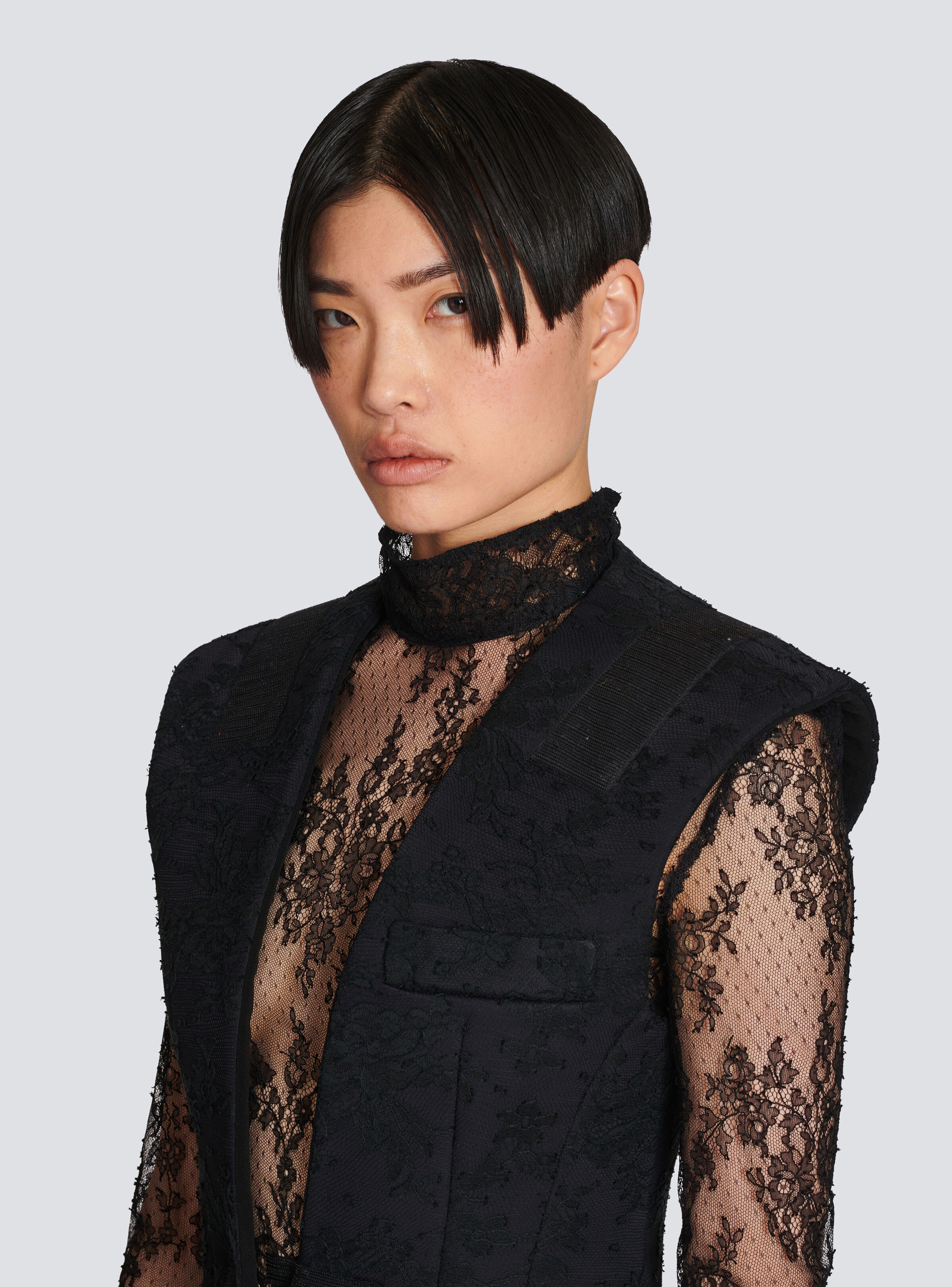 Sleeveless cotton lace blazer - 9