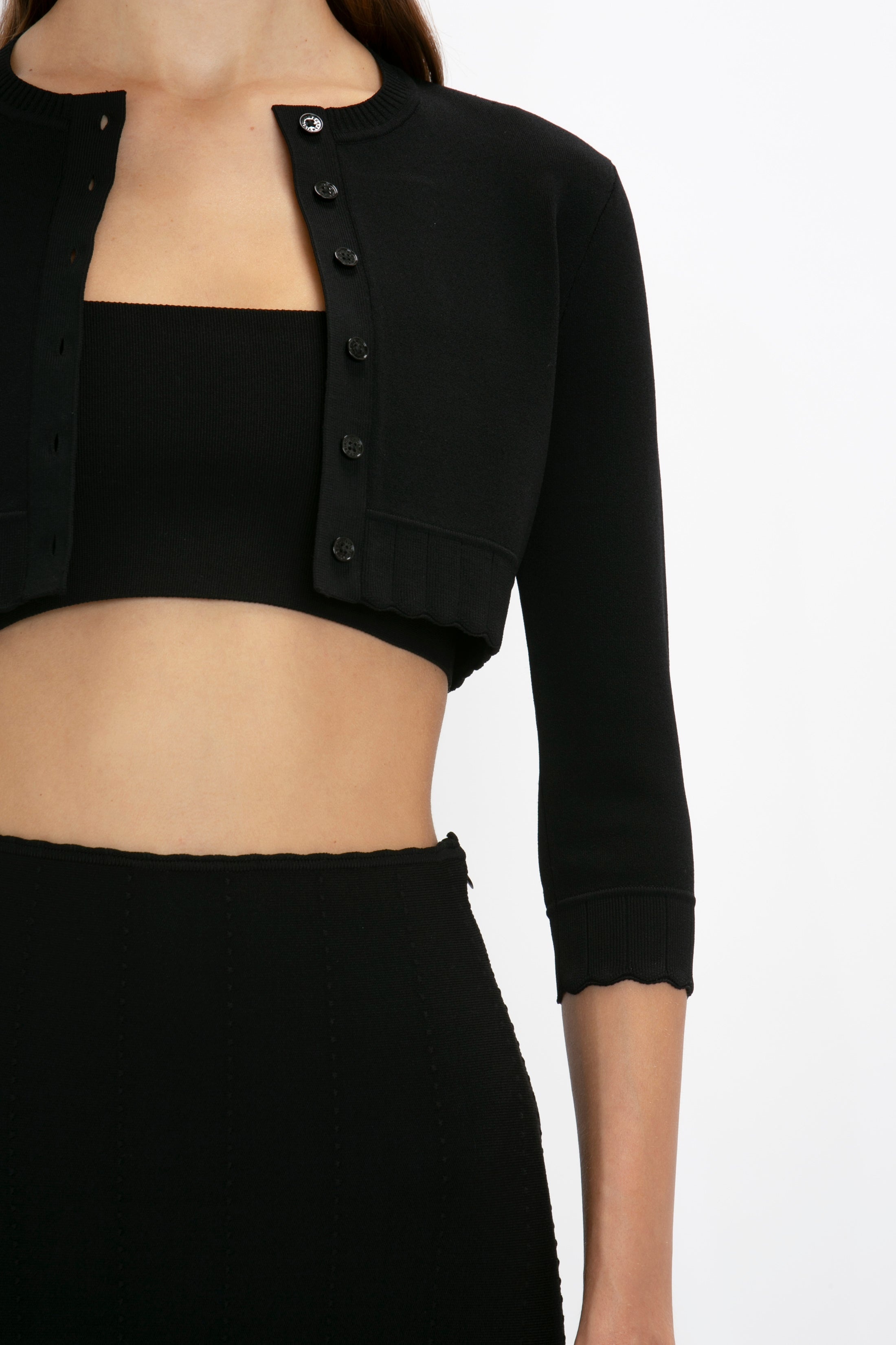 VB Body Cropped Cardigan In Black - 5