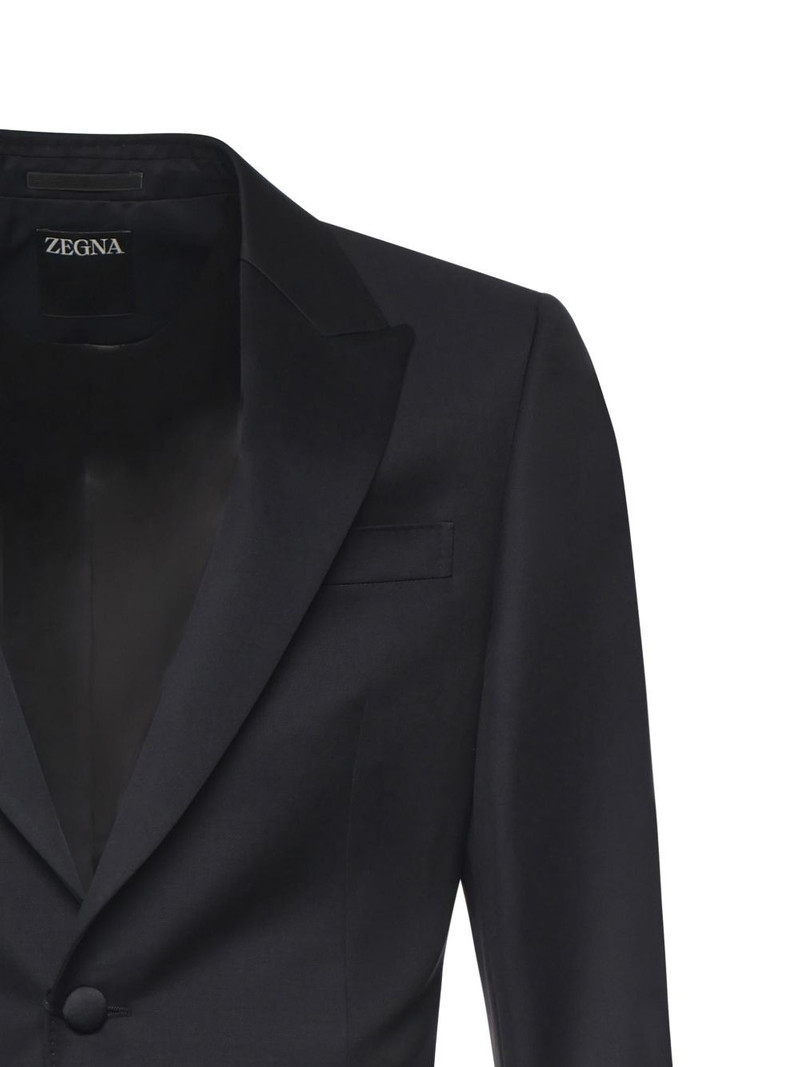 single-breasted suit 3