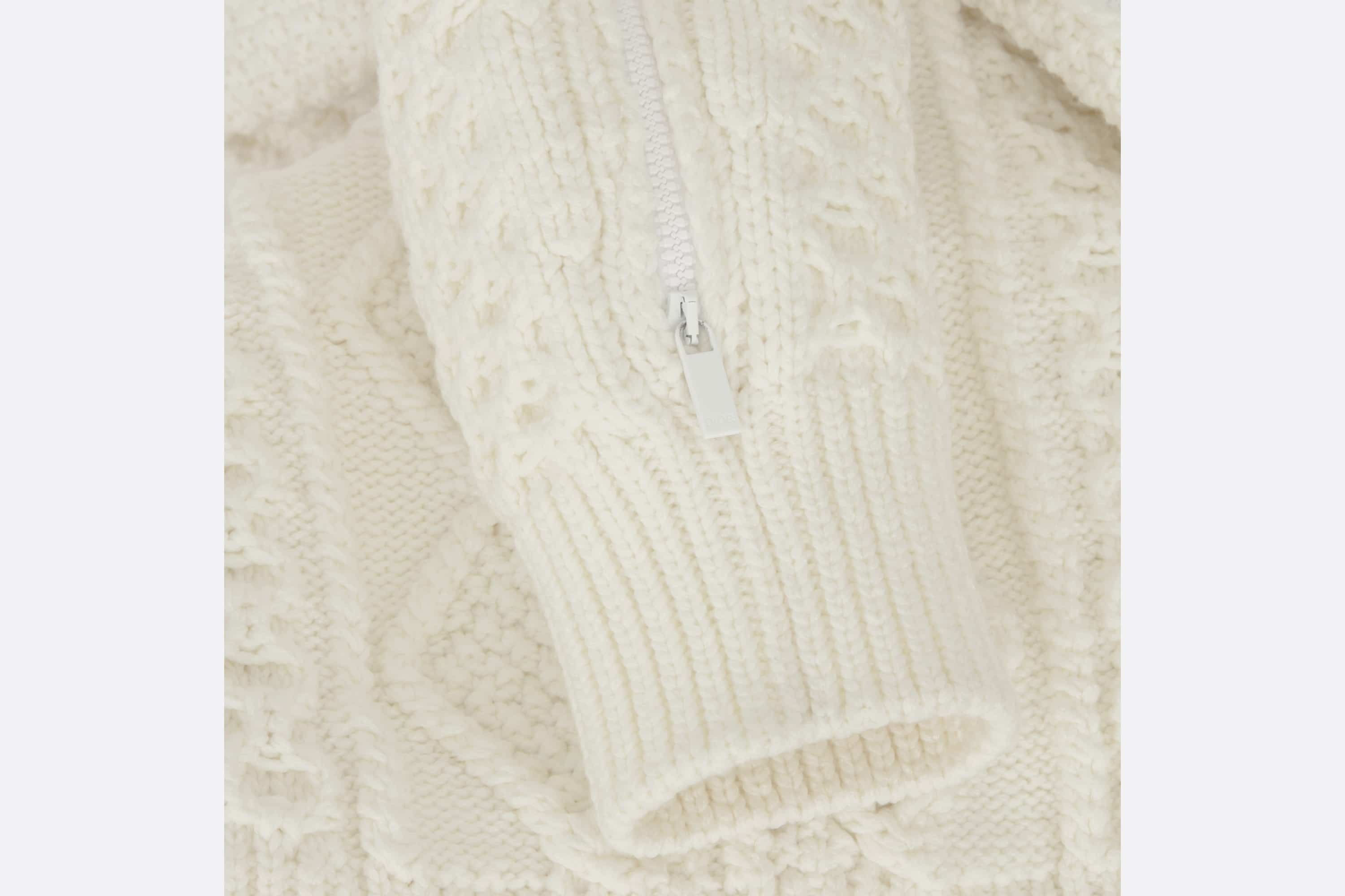 Round-Neck Sweater - 5