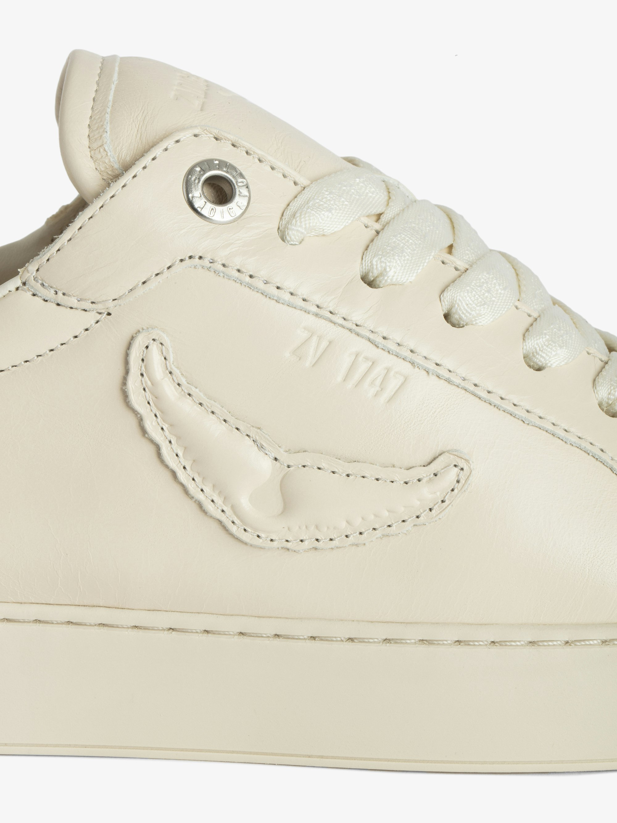 Low-Top Fly On Sneakers - 2
