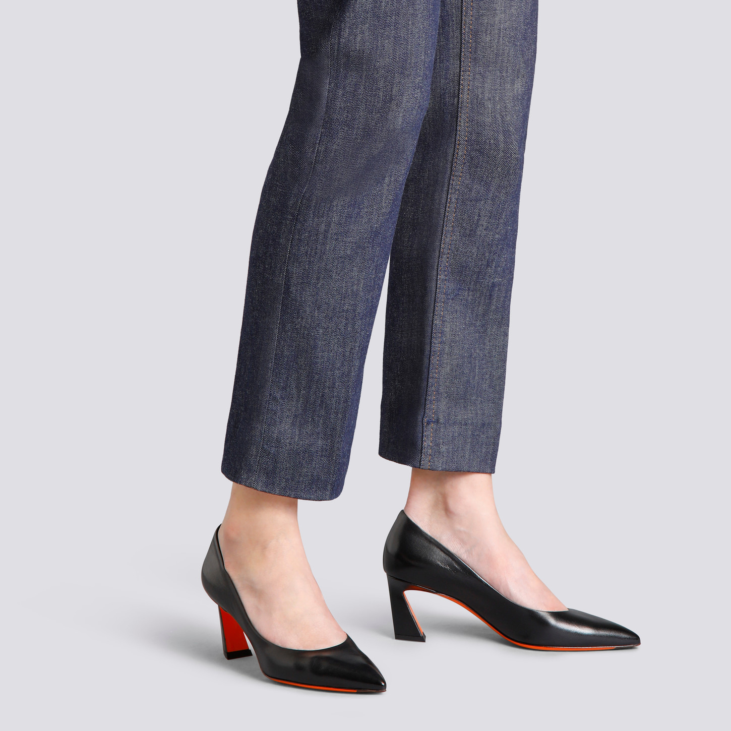 Women's black leather mid-heel pump - 2