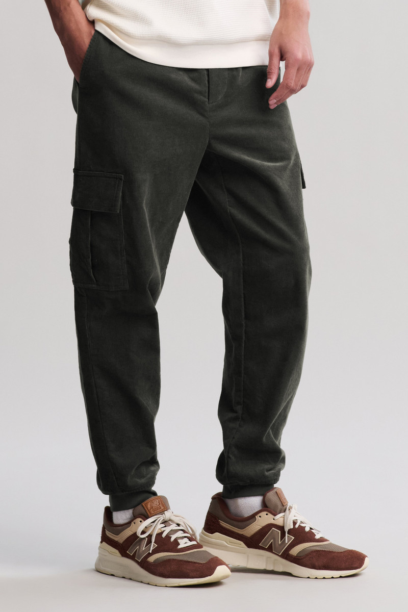 Barefoot Dreams Malibu Collection® Corduroy Jogger outlook
