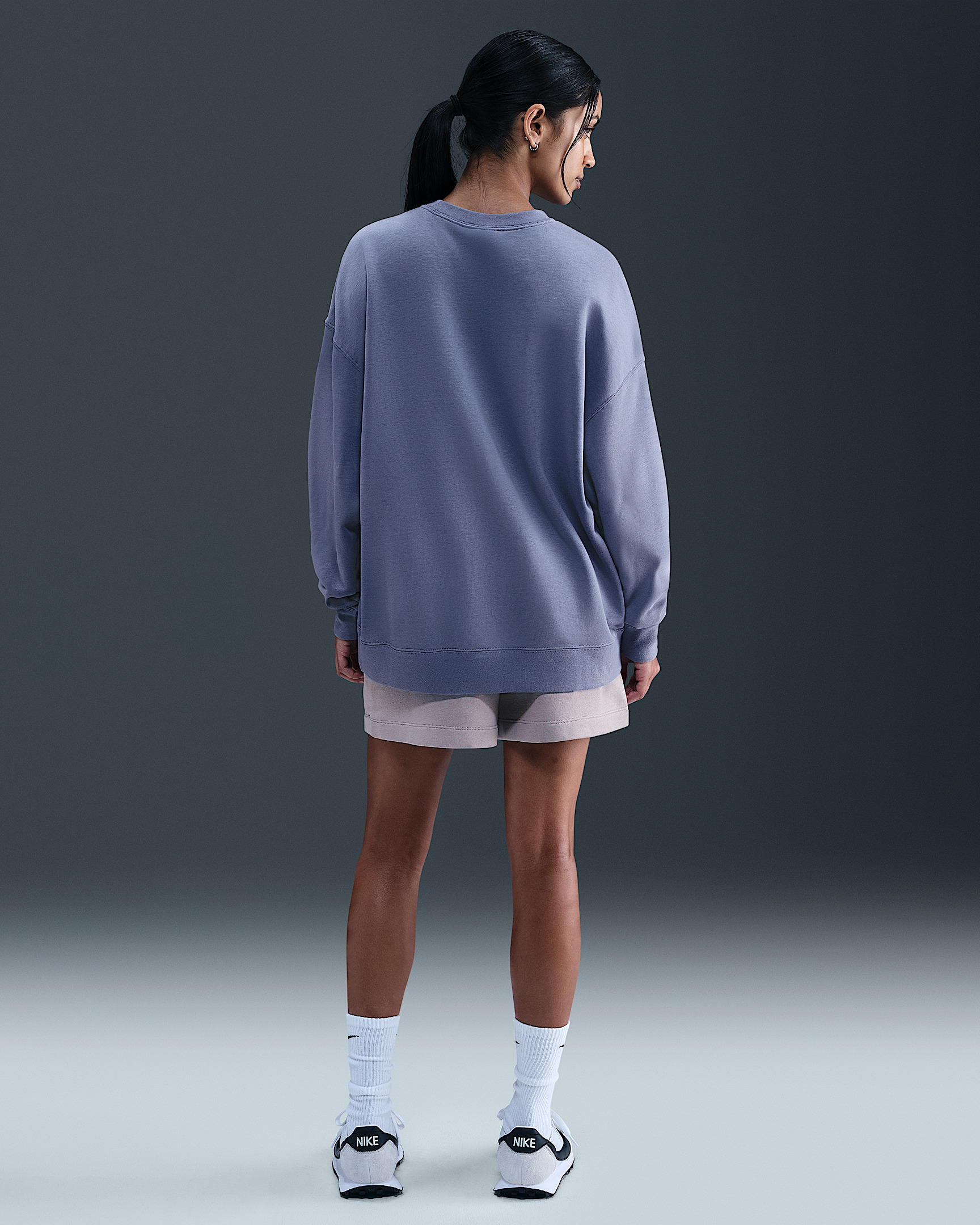 Nike Sportswear Club Fleece Women's Loose Crew-Neck Sweatshirt - 5