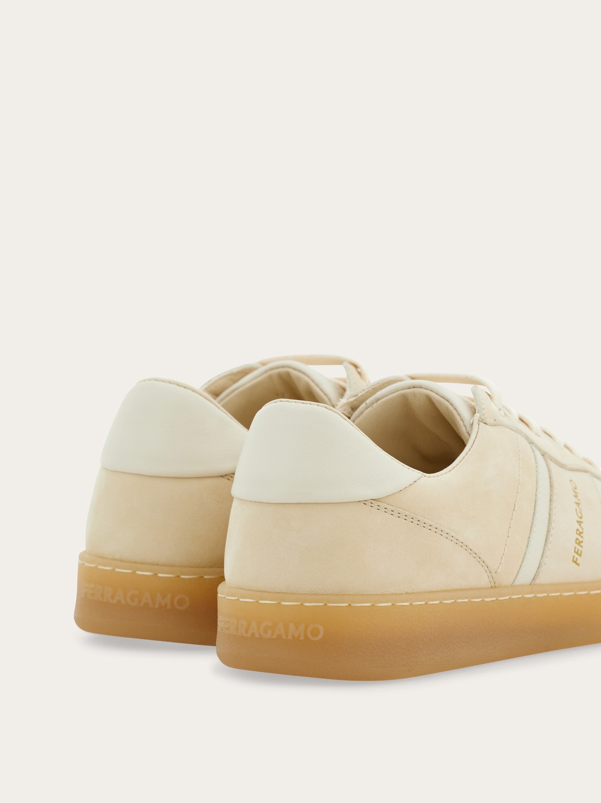 Low-top sneaker with logo - 4