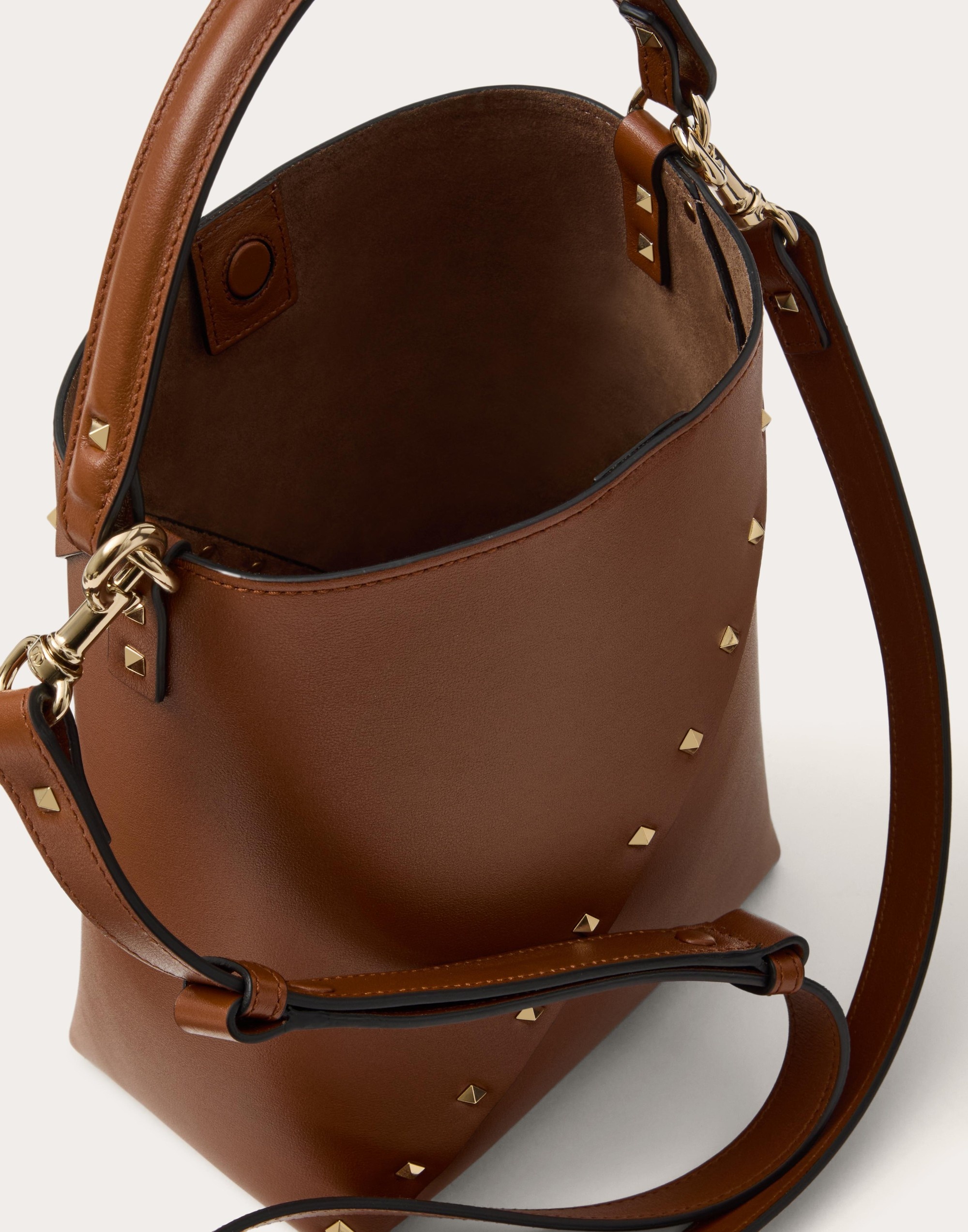 VALENTINO GARAVANI VALENTINO GARAVANI ROCKSTUD WISPY CALFSKIN BUCKET BAG - 6