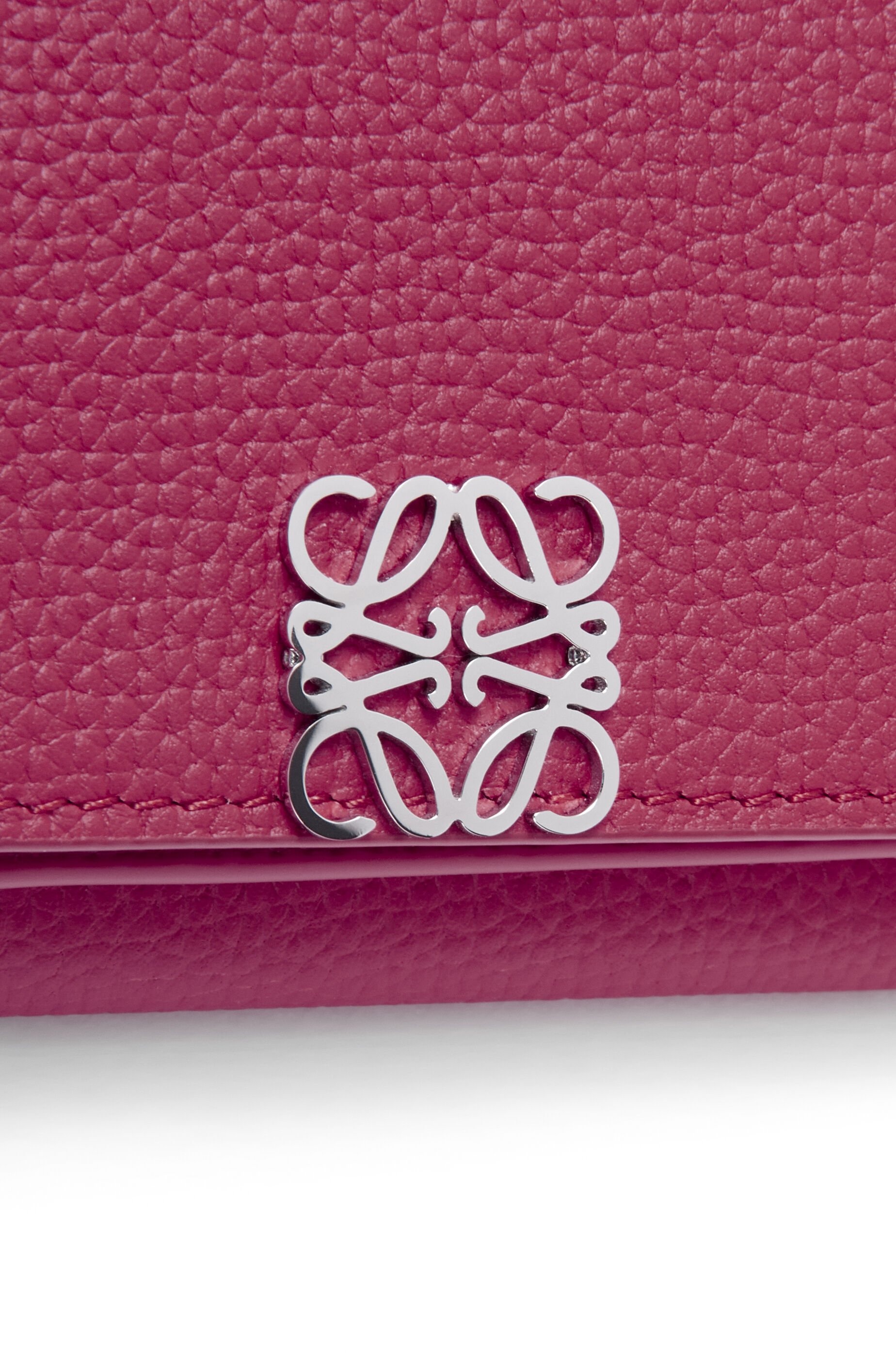 Anagram trifold wallet in pebble grain calfskin - 6