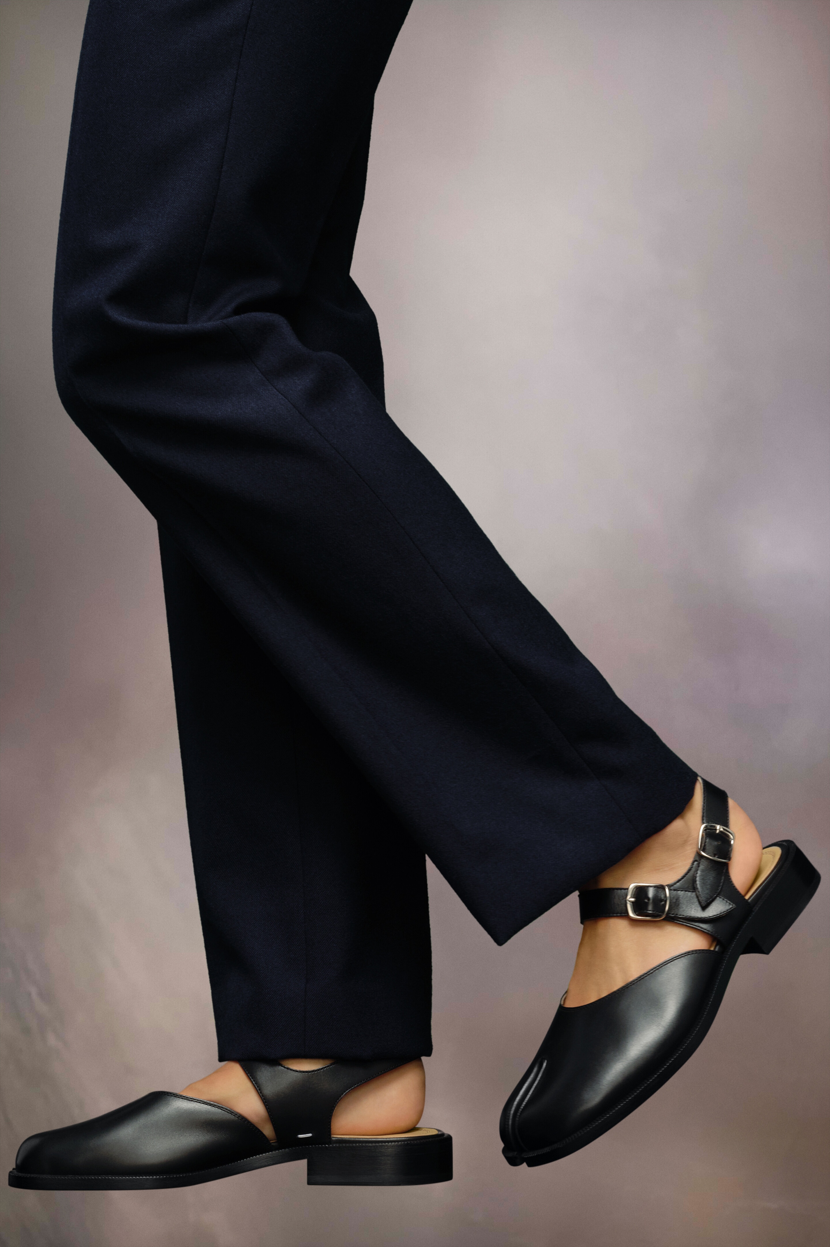 【MAISON MARGIELA】TABI SANDALS Maison Margiela Tabi Leather Sandals | Black | FARFETCH